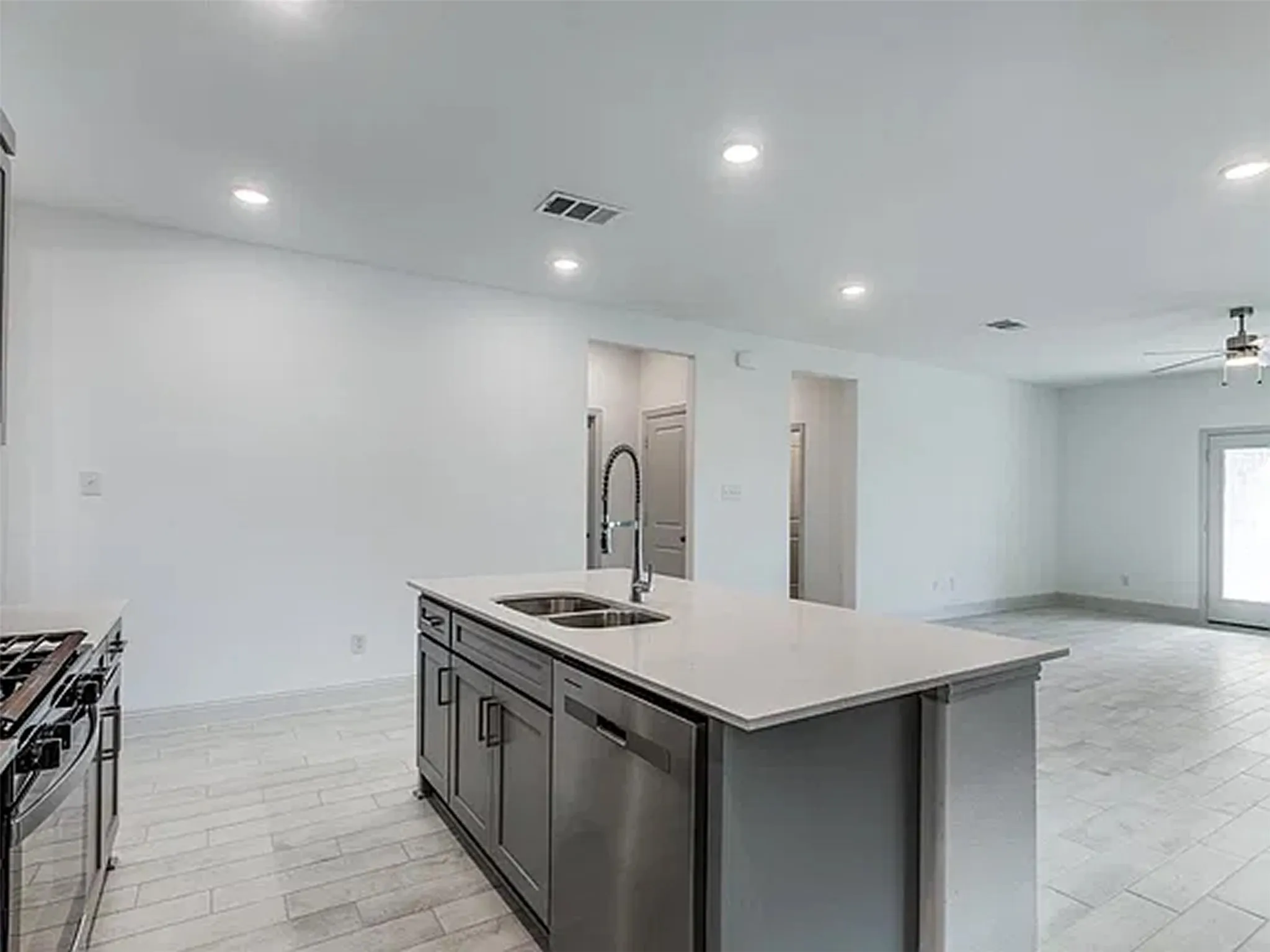 Single Family Residence For Sale in Collin County , 605 Parrino Parkway, Princeton, Texas 75407, 3 Bedroom, 2 Bathroom, 2 Garage spaces, 1,981 Sqft, built in 2024, mls#21407101, Real Estate Agent in Princeton, Homes For Sale in Collin county, Homes For Sale in Princeton, Realtor in Princeton Texas, Real Estate Brokerage Independent Realty Texas, Luminita Cordes Realtor