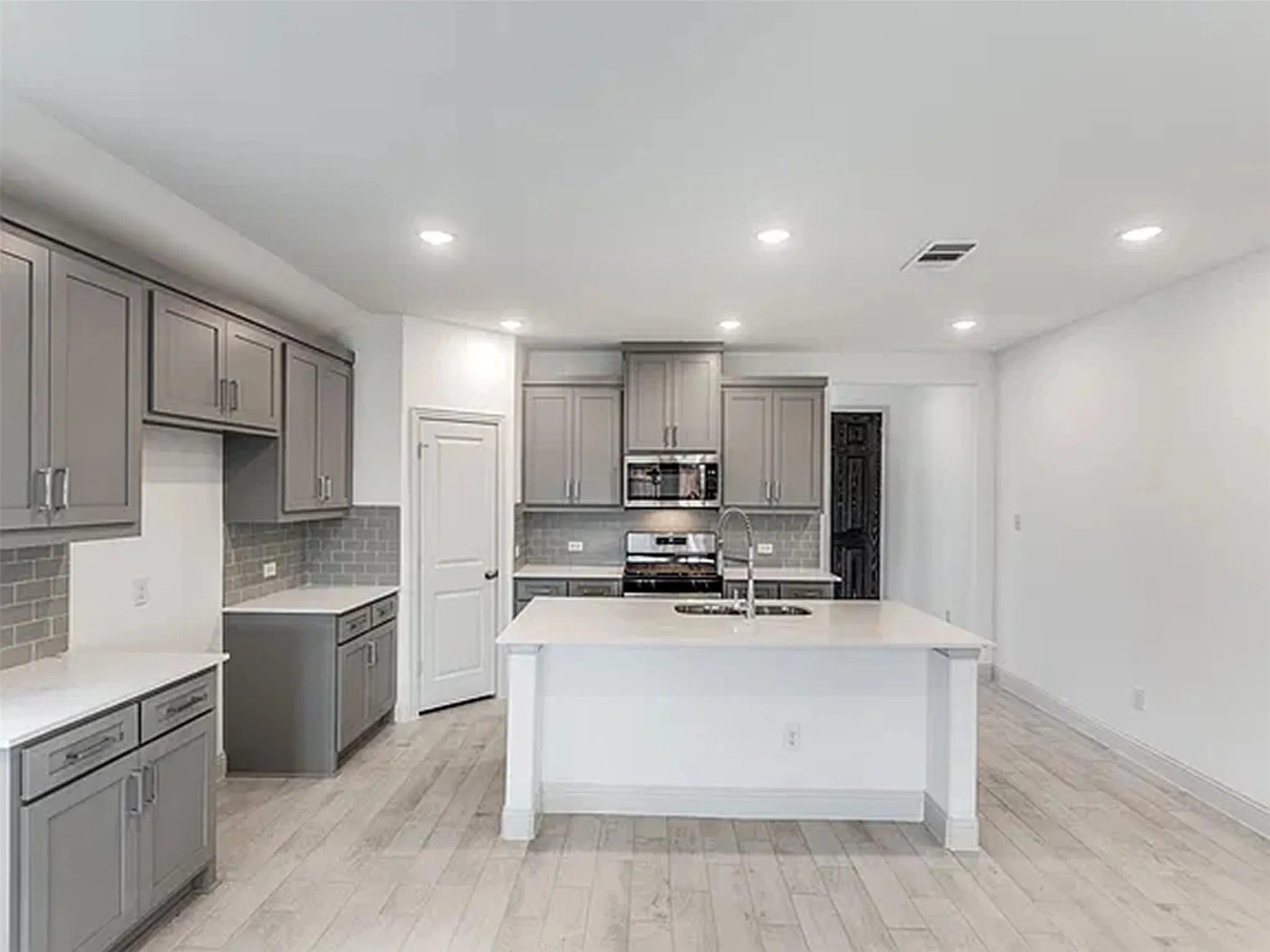 Single Family Residence For Sale in Collin County , 605 Parrino Parkway, Princeton, Texas 75407, 3 Bedroom, 2 Bathroom, 2 Garage spaces, 1,981 Sqft, built in 2024, mls#21407101, Real Estate Agent in Princeton, Homes For Sale in Collin county, Homes For Sale in Princeton, Realtor in Princeton Texas, Real Estate Brokerage Independent Realty Texas, Luminita Cordes Realtor