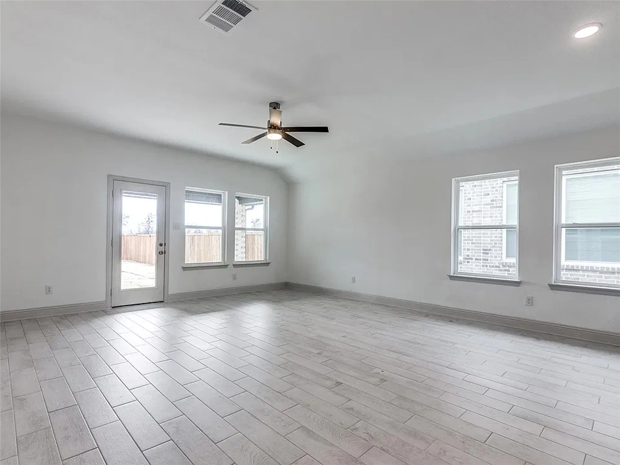 Single Family Residence For Sale in Collin County , 605 Parrino Parkway, Princeton, Texas 75407, 3 Bedroom, 2 Bathroom, 2 Garage spaces, 1,981 Sqft, built in 2024, mls#21407101, Real Estate Agent in Princeton, Homes For Sale in Collin county, Homes For Sale in Princeton, Realtor in Princeton Texas, Real Estate Brokerage Independent Realty Texas, Luminita Cordes Realtor
