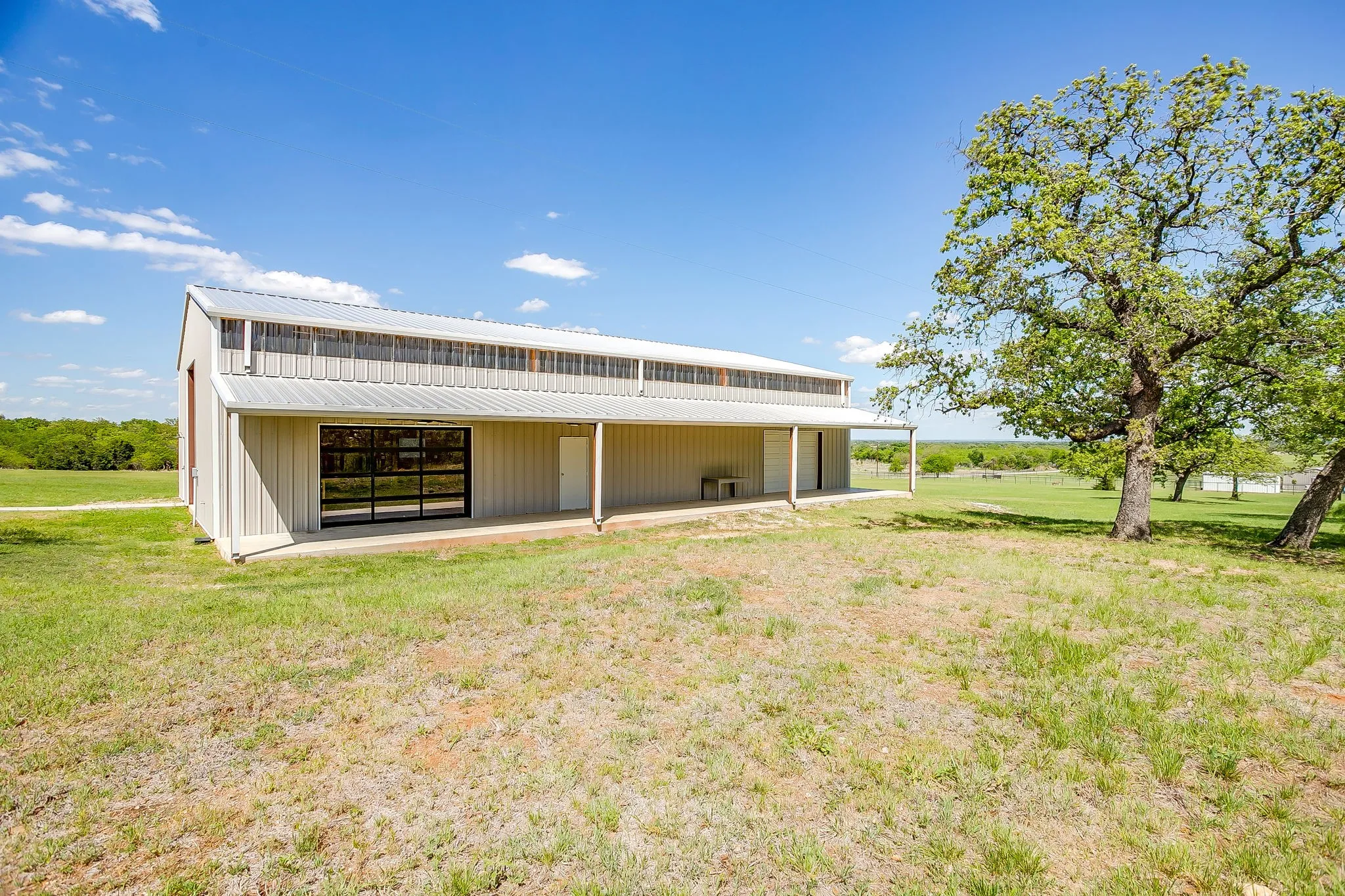 Single Family Residence For Sale in Erath County , 10535 County Road 146, Lipan, Texas 76462, 5 Bedroom, 3 Bathroom, 3 Garage spaces, 3,527 Sqft, built in 2021, mls#21406902, Real Estate Agent in Lipan, Homes For Sale in Erath county, Homes For Sale in Lipan, Realtor in Lipan Texas, Real Estate Brokerage Independent Realty Texas, Luminita Cordes Realtor