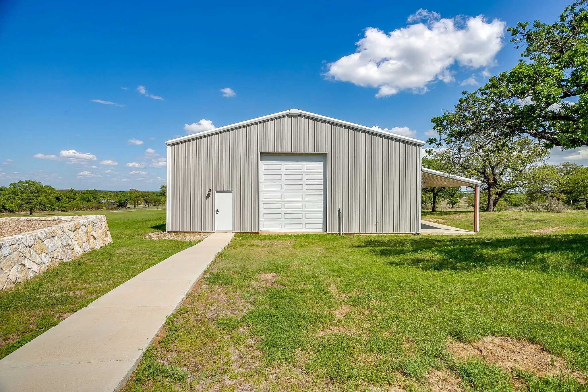 Single Family Residence For Sale in Erath County , 10535 County Road 146, Lipan, Texas 76462, 5 Bedroom, 3 Bathroom, 3 Garage spaces, 3,527 Sqft, built in 2021, mls#21406902, Real Estate Agent in Lipan, Homes For Sale in Erath county, Homes For Sale in Lipan, Realtor in Lipan Texas, Real Estate Brokerage Independent Realty Texas, Luminita Cordes Realtor