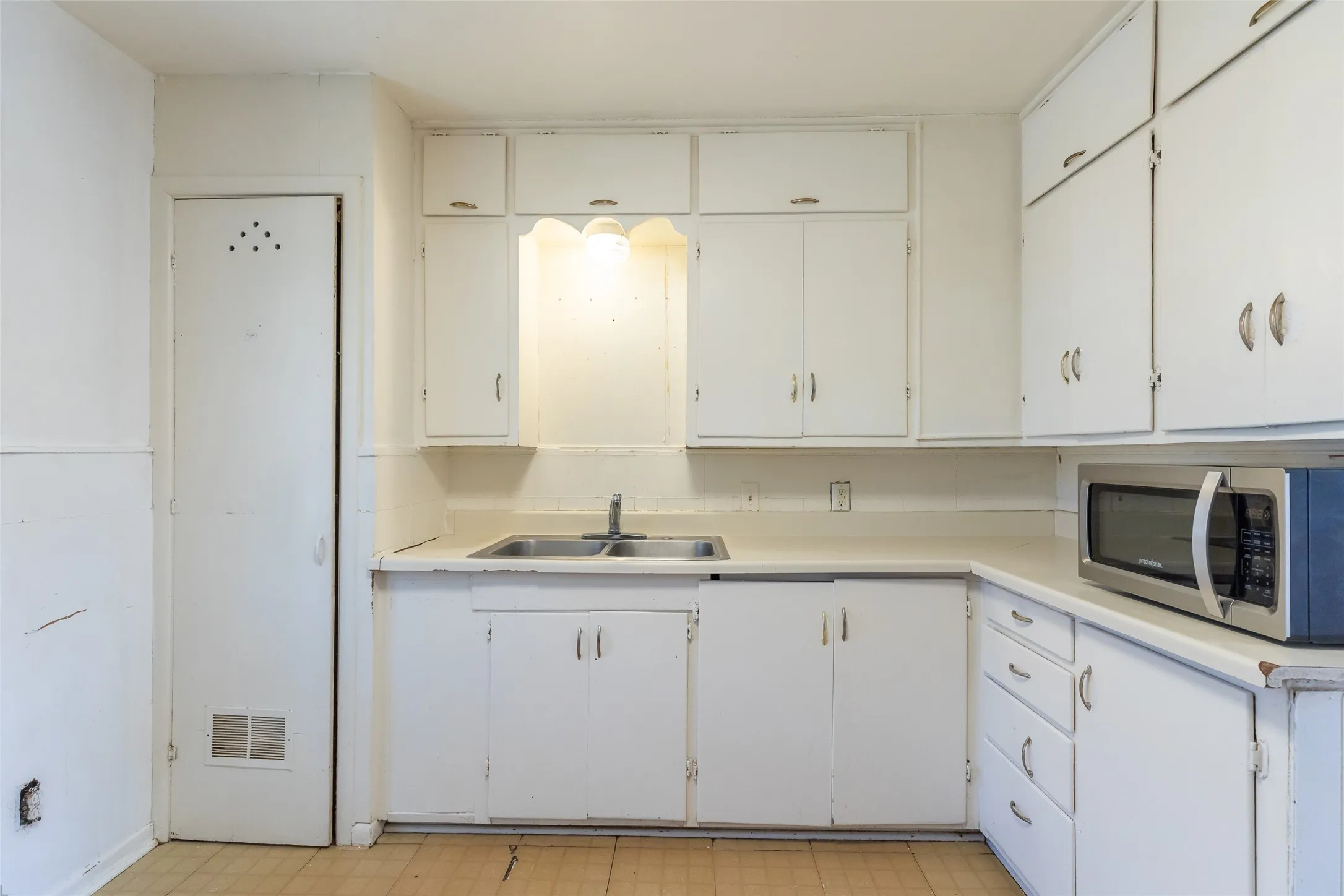 Duplex For Sale in Taylor County , 2328 Ave D, Abilene, Texas 79601, 4 Bedroom, 2 Bathroom, Garage spaces, 0 Sqft, built in 1953, mls#21407030, Real Estate Agent in Abilene, Homes For Sale in Taylor county, Homes For Sale in Abilene, Realtor in Abilene Texas, Real Estate Brokerage Independent Realty Texas, Luminita Cordes Realtor