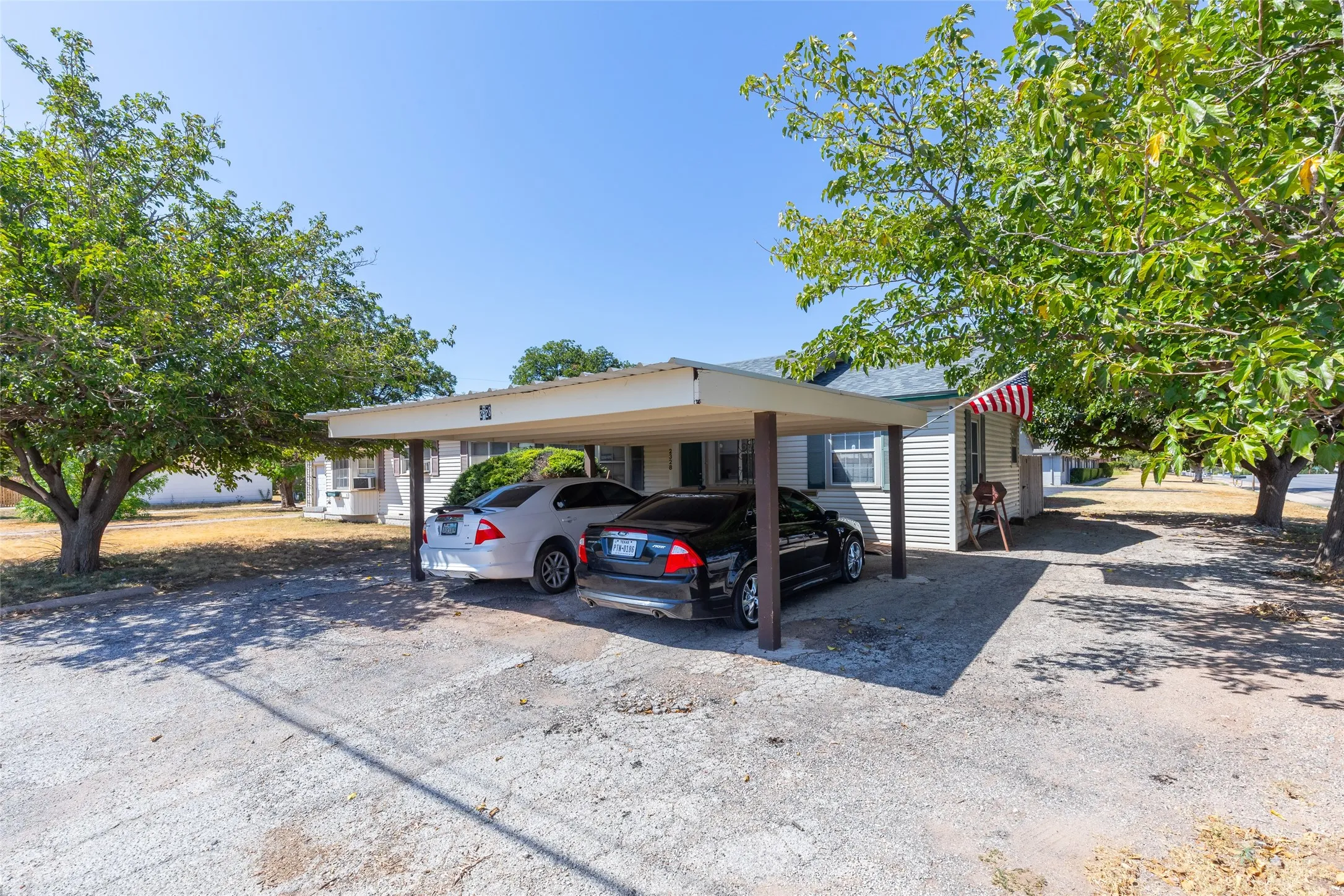 Duplex For Sale in Taylor County , 2328 Ave D, Abilene, Texas 79601, 4 Bedroom, 2 Bathroom, Garage spaces, 0 Sqft, built in 1953, mls#21407030, Real Estate Agent in Abilene, Homes For Sale in Taylor county, Homes For Sale in Abilene, Realtor in Abilene Texas, Real Estate Brokerage Independent Realty Texas, Luminita Cordes Realtor