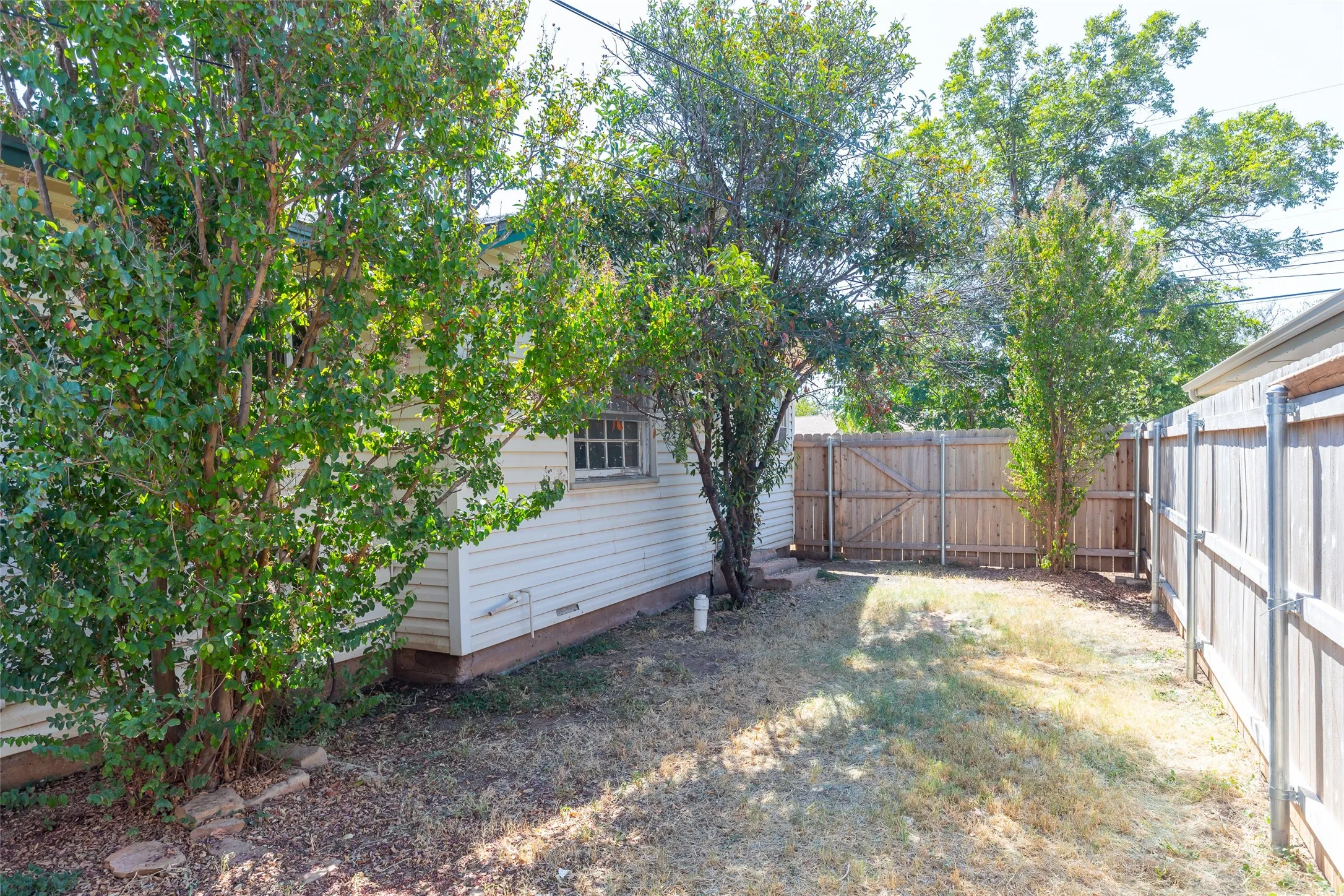 Duplex For Sale in Taylor County , 2328 Ave D, Abilene, Texas 79601, 4 Bedroom, 2 Bathroom, Garage spaces, 0 Sqft, built in 1953, mls#21407030, Real Estate Agent in Abilene, Homes For Sale in Taylor county, Homes For Sale in Abilene, Realtor in Abilene Texas, Real Estate Brokerage Independent Realty Texas, Luminita Cordes Realtor