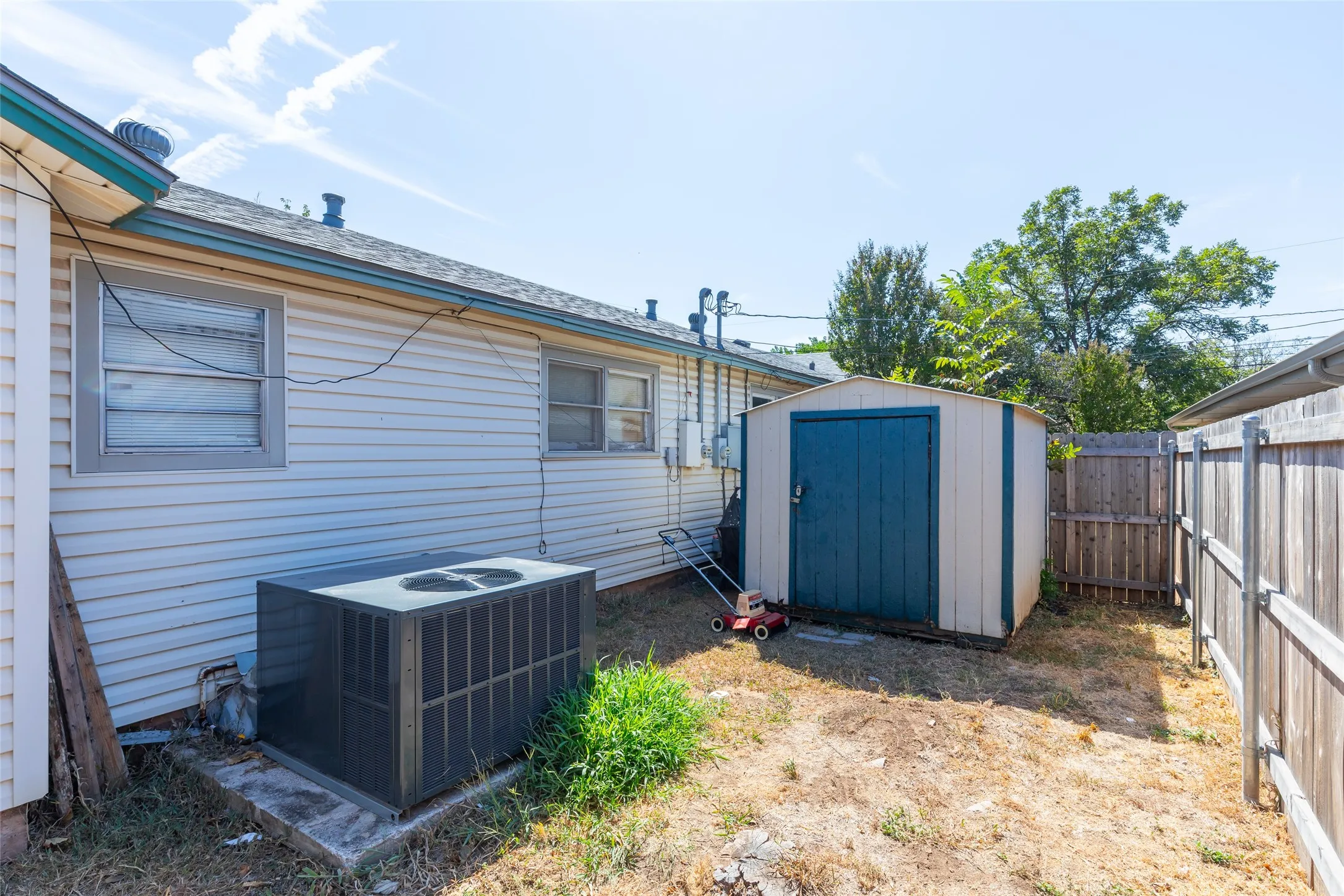 Duplex For Sale in Taylor County , 2328 Ave D, Abilene, Texas 79601, 4 Bedroom, 2 Bathroom, Garage spaces, 0 Sqft, built in 1953, mls#21407030, Real Estate Agent in Abilene, Homes For Sale in Taylor county, Homes For Sale in Abilene, Realtor in Abilene Texas, Real Estate Brokerage Independent Realty Texas, Luminita Cordes Realtor