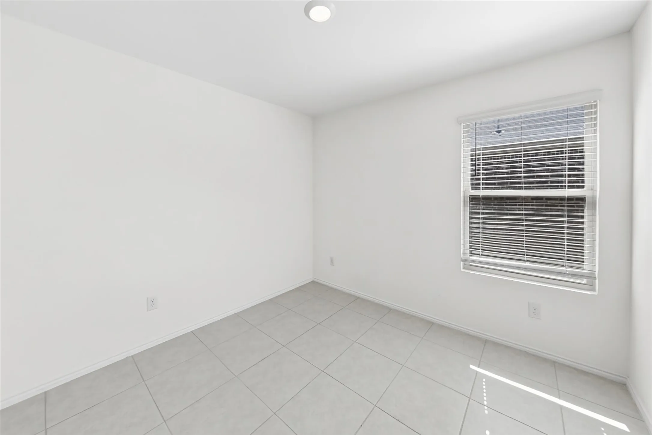 Single Family Residence For Rent in Tarrant County , 1380 Beach Drive, Pelican Bay, Texas 76020, 3 Bedroom, 2 Bathroom, 2 Garage spaces, 1,305 Sqft, built in 2022, mls#21407114, Real Estate Agent in Pelican Bay, Homes For Rent in Tarrant county, Homes For Rent in Pelican Bay, Realtor in Pelican Bay Texas, Real Estate Brokerage Independent Realty Texas, Luminita Cordes Realtor