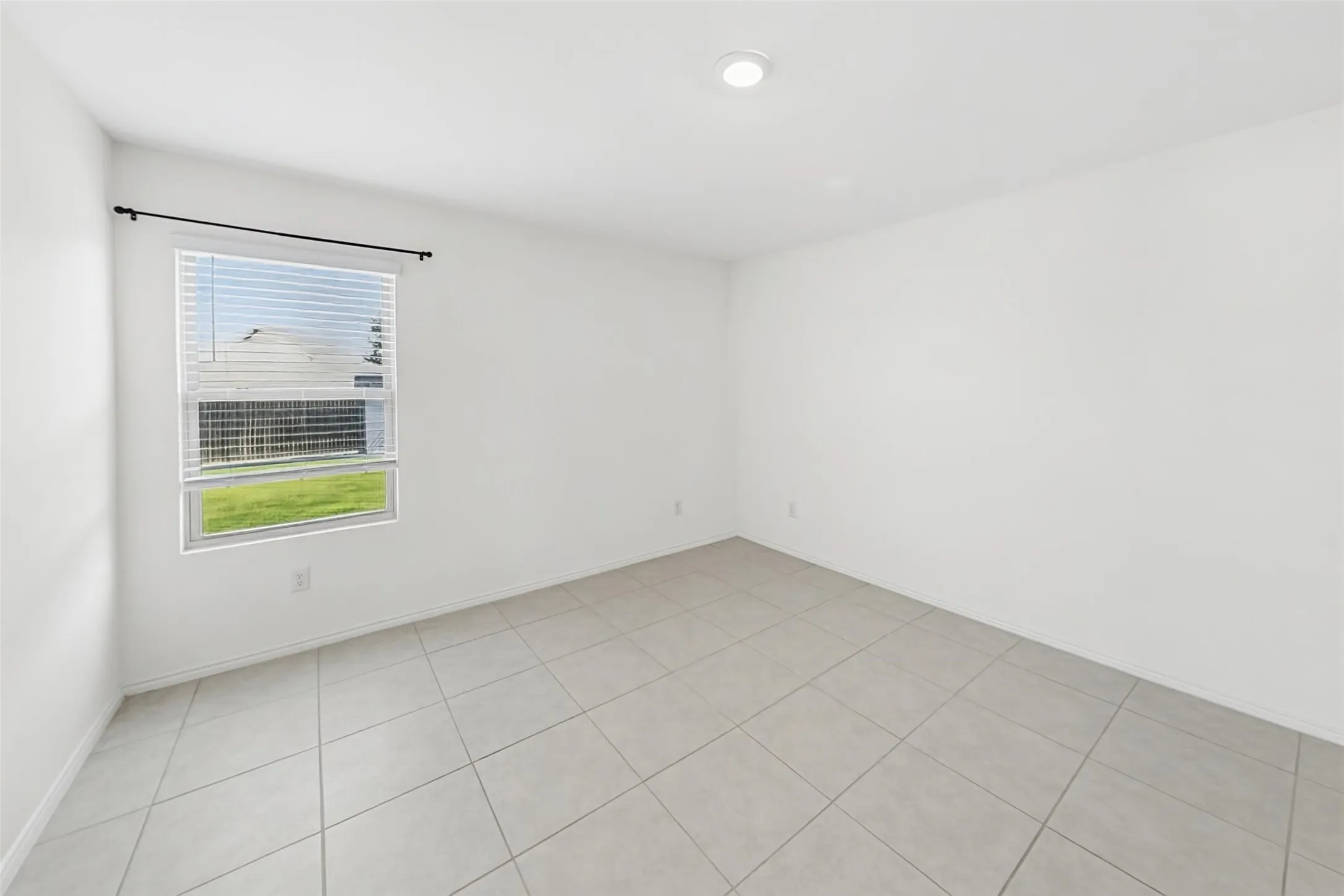 Single Family Residence For Rent in Tarrant County , 1380 Beach Drive, Pelican Bay, Texas 76020, 3 Bedroom, 2 Bathroom, 2 Garage spaces, 1,305 Sqft, built in 2022, mls#21407114, Real Estate Agent in Pelican Bay, Homes For Rent in Tarrant county, Homes For Rent in Pelican Bay, Realtor in Pelican Bay Texas, Real Estate Brokerage Independent Realty Texas, Luminita Cordes Realtor