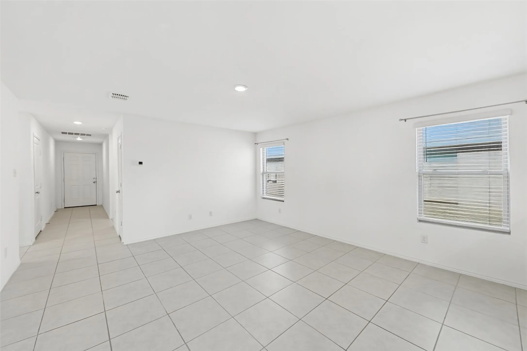 Single Family Residence For Rent in Tarrant County , 1380 Beach Drive, Pelican Bay, Texas 76020, 3 Bedroom, 2 Bathroom, 2 Garage spaces, 1,305 Sqft, built in 2022, mls#21407114, Real Estate Agent in Pelican Bay, Homes For Rent in Tarrant county, Homes For Rent in Pelican Bay, Realtor in Pelican Bay Texas, Real Estate Brokerage Independent Realty Texas, Luminita Cordes Realtor