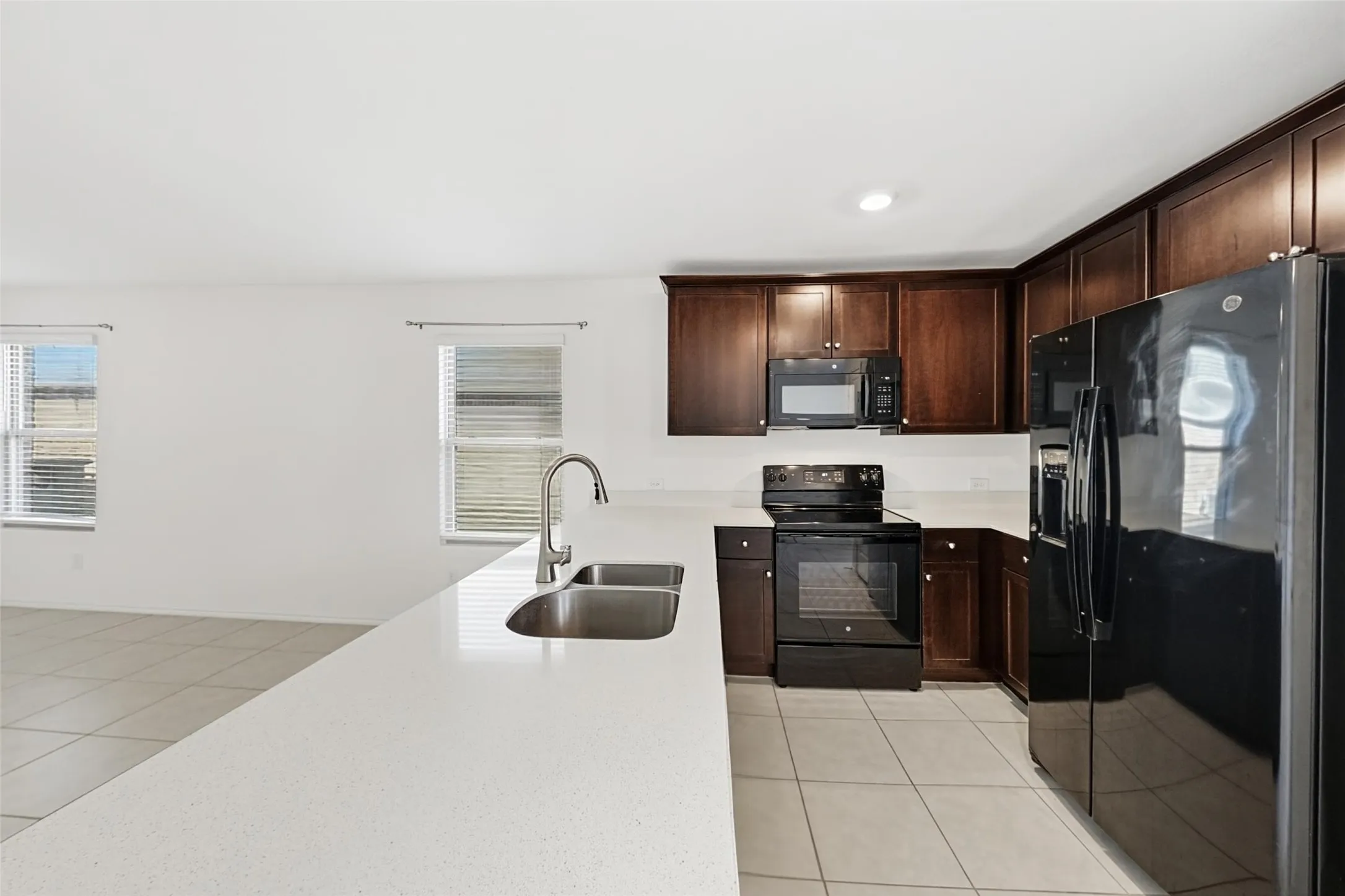 Single Family Residence For Rent in Tarrant County , 1380 Beach Drive, Pelican Bay, Texas 76020, 3 Bedroom, 2 Bathroom, 2 Garage spaces, 1,305 Sqft, built in 2022, mls#21407114, Real Estate Agent in Pelican Bay, Homes For Rent in Tarrant county, Homes For Rent in Pelican Bay, Realtor in Pelican Bay Texas, Real Estate Brokerage Independent Realty Texas, Luminita Cordes Realtor