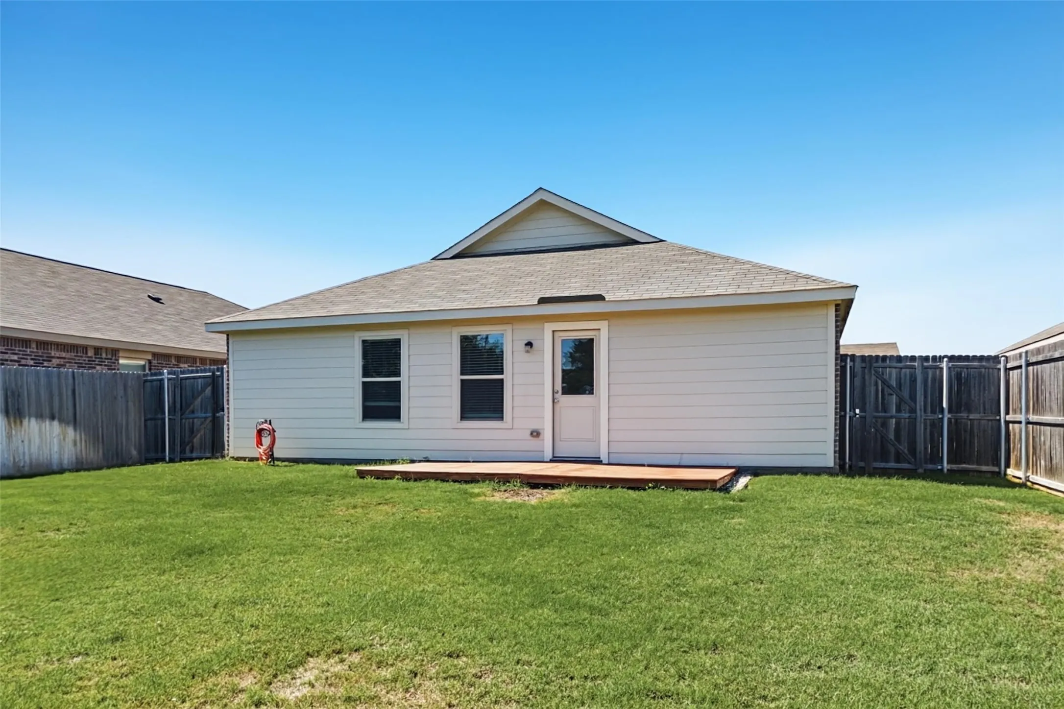 Single Family Residence For Rent in Tarrant County , 1380 Beach Drive, Pelican Bay, Texas 76020, 3 Bedroom, 2 Bathroom, 2 Garage spaces, 1,305 Sqft, built in 2022, mls#21407114, Real Estate Agent in Pelican Bay, Homes For Rent in Tarrant county, Homes For Rent in Pelican Bay, Realtor in Pelican Bay Texas, Real Estate Brokerage Independent Realty Texas, Luminita Cordes Realtor