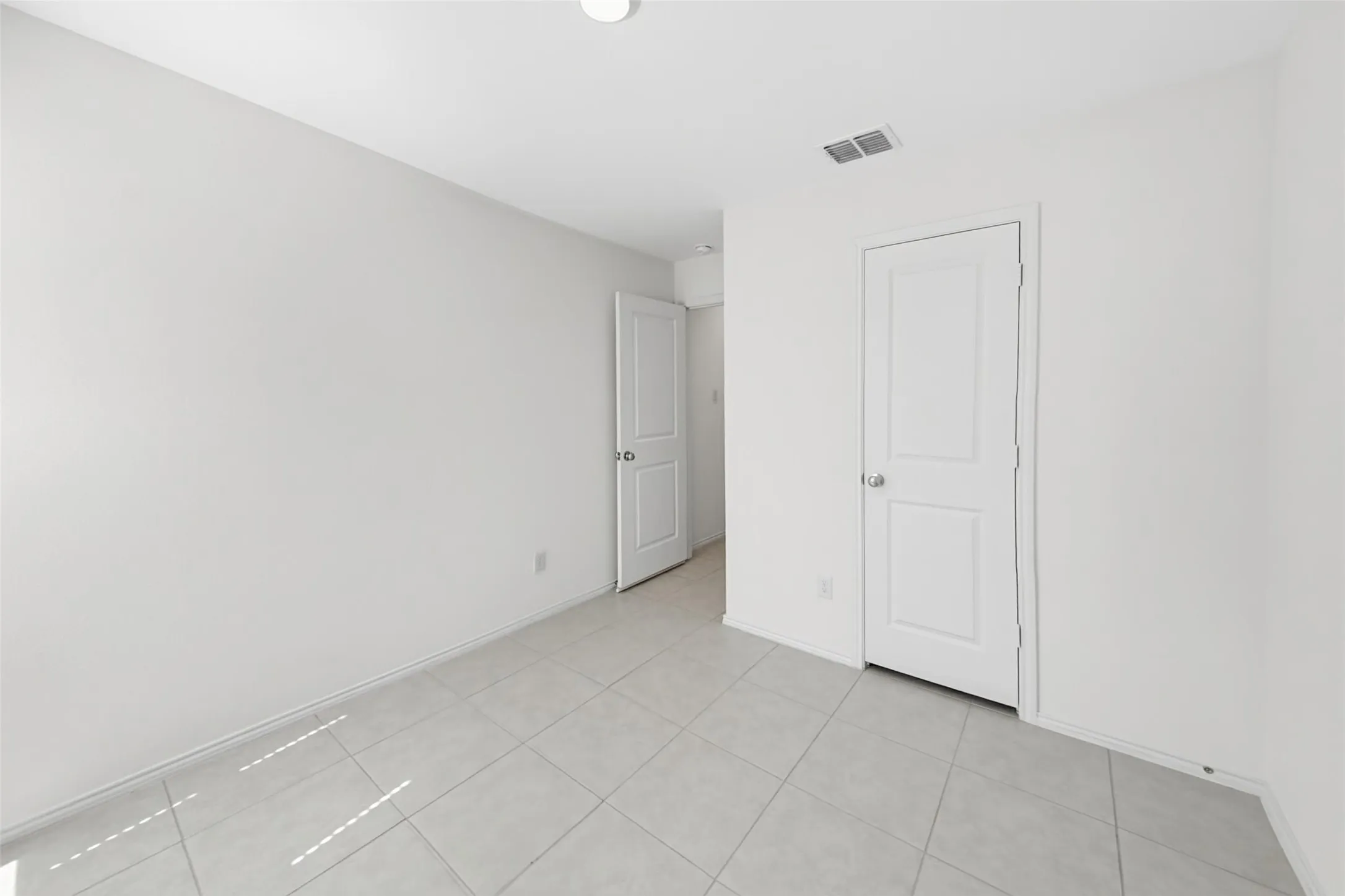 Single Family Residence For Rent in Tarrant County , 1380 Beach Drive, Pelican Bay, Texas 76020, 3 Bedroom, 2 Bathroom, 2 Garage spaces, 1,305 Sqft, built in 2022, mls#21407114, Real Estate Agent in Pelican Bay, Homes For Rent in Tarrant county, Homes For Rent in Pelican Bay, Realtor in Pelican Bay Texas, Real Estate Brokerage Independent Realty Texas, Luminita Cordes Realtor