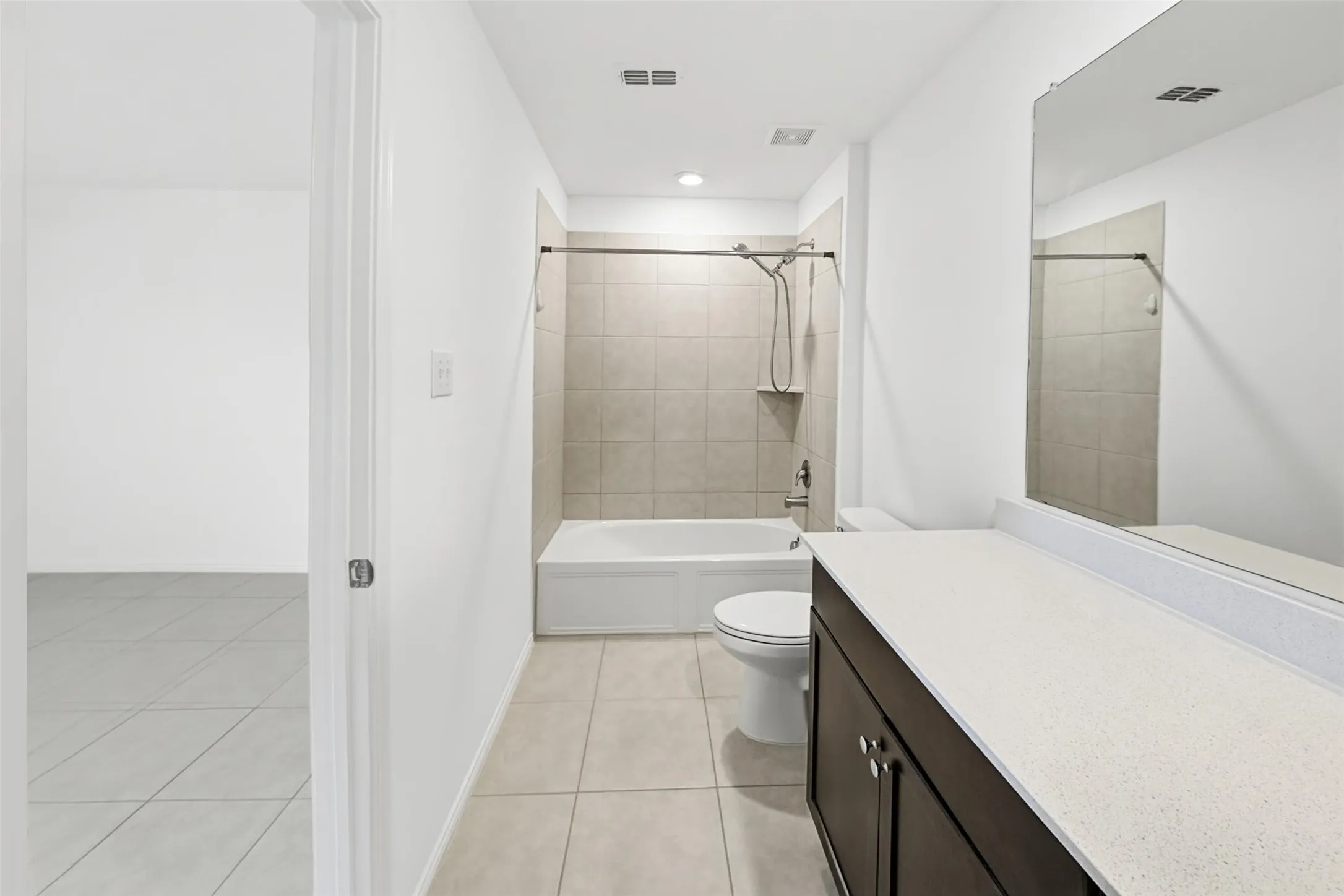 Single Family Residence For Rent in Tarrant County , 1380 Beach Drive, Pelican Bay, Texas 76020, 3 Bedroom, 2 Bathroom, 2 Garage spaces, 1,305 Sqft, built in 2022, mls#21407114, Real Estate Agent in Pelican Bay, Homes For Rent in Tarrant county, Homes For Rent in Pelican Bay, Realtor in Pelican Bay Texas, Real Estate Brokerage Independent Realty Texas, Luminita Cordes Realtor