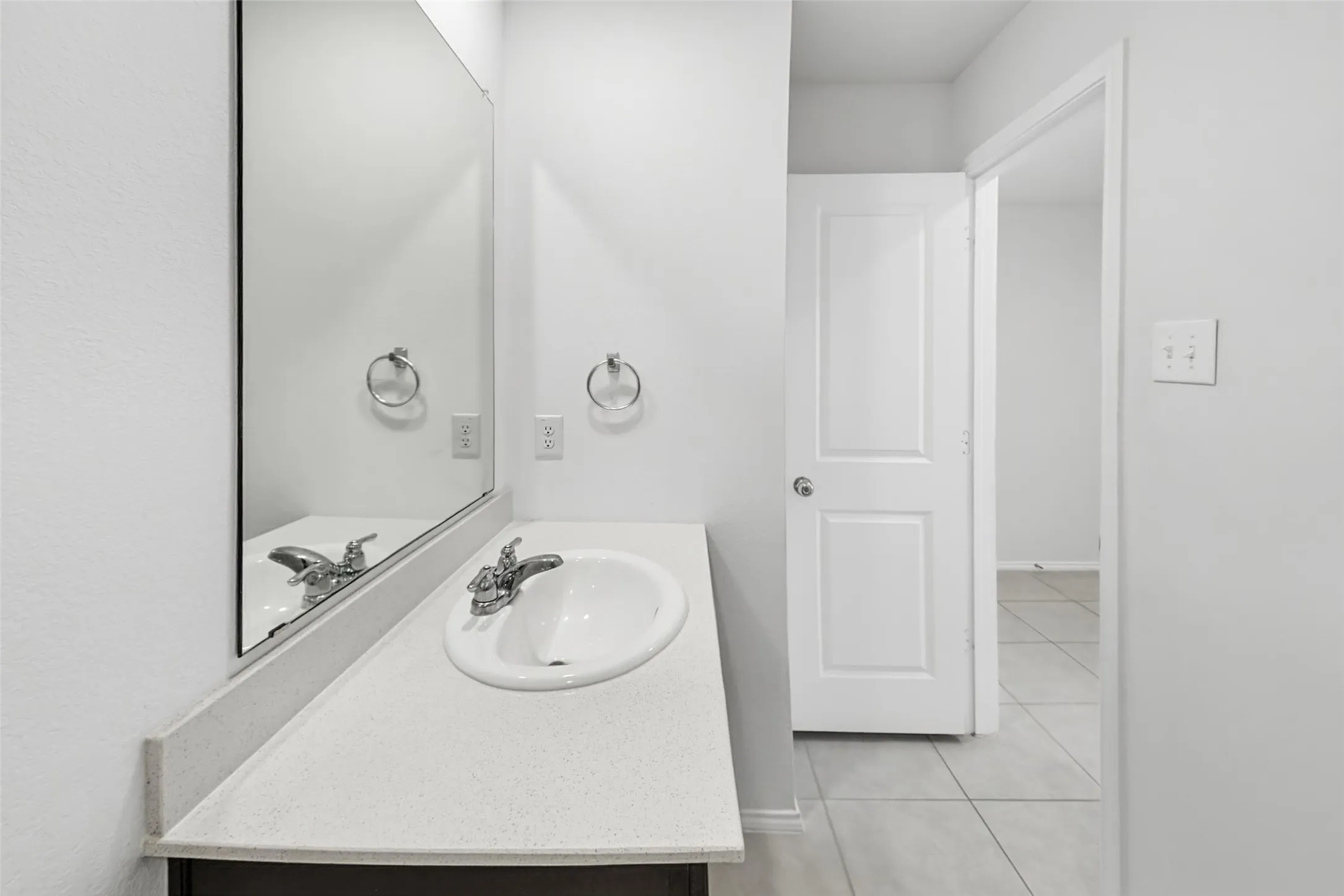 Single Family Residence For Rent in Tarrant County , 1380 Beach Drive, Pelican Bay, Texas 76020, 3 Bedroom, 2 Bathroom, 2 Garage spaces, 1,305 Sqft, built in 2022, mls#21407114, Real Estate Agent in Pelican Bay, Homes For Rent in Tarrant county, Homes For Rent in Pelican Bay, Realtor in Pelican Bay Texas, Real Estate Brokerage Independent Realty Texas, Luminita Cordes Realtor