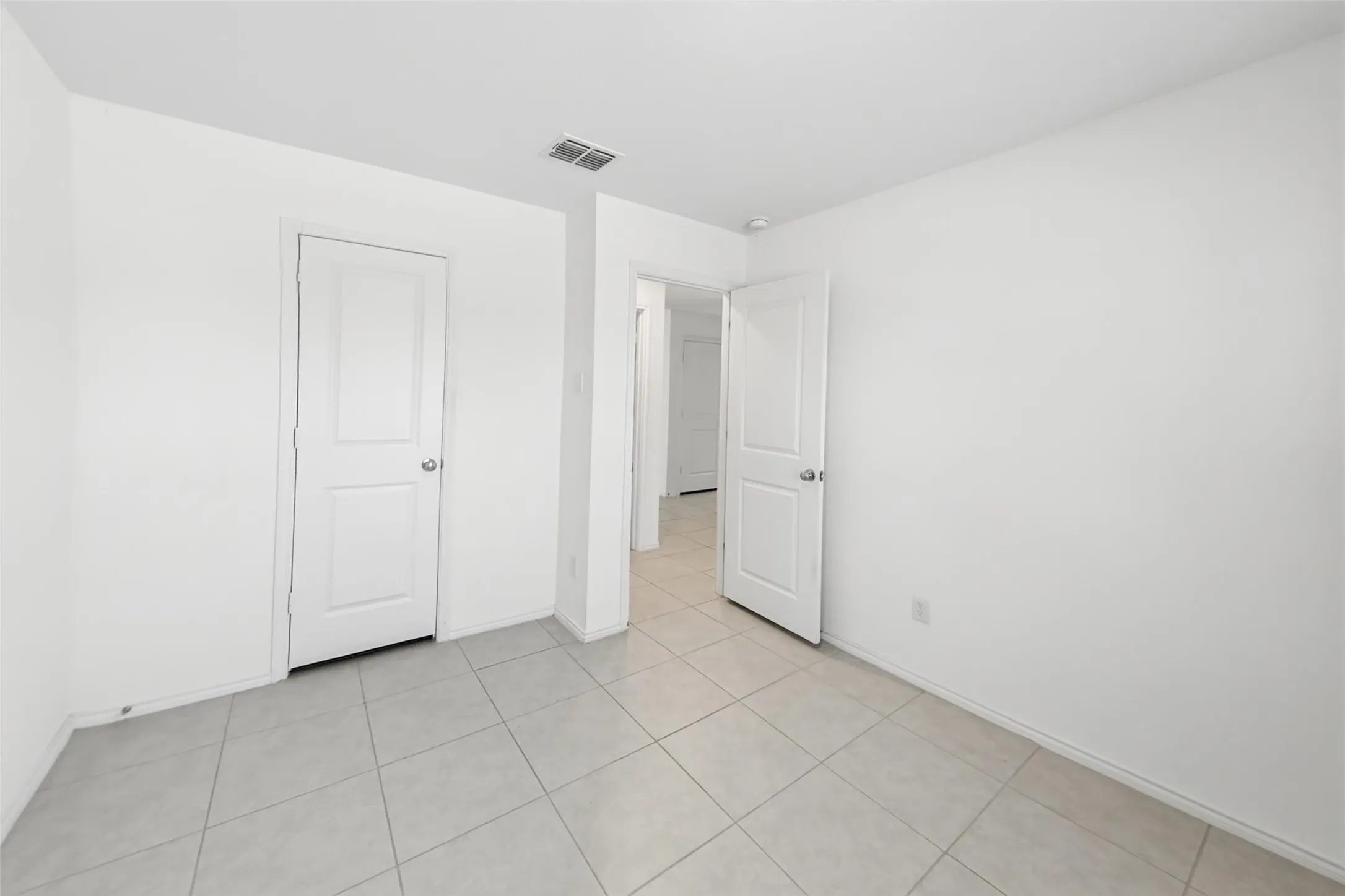Single Family Residence For Rent in Tarrant County , 1380 Beach Drive, Pelican Bay, Texas 76020, 3 Bedroom, 2 Bathroom, 2 Garage spaces, 1,305 Sqft, built in 2022, mls#21407114, Real Estate Agent in Pelican Bay, Homes For Rent in Tarrant county, Homes For Rent in Pelican Bay, Realtor in Pelican Bay Texas, Real Estate Brokerage Independent Realty Texas, Luminita Cordes Realtor