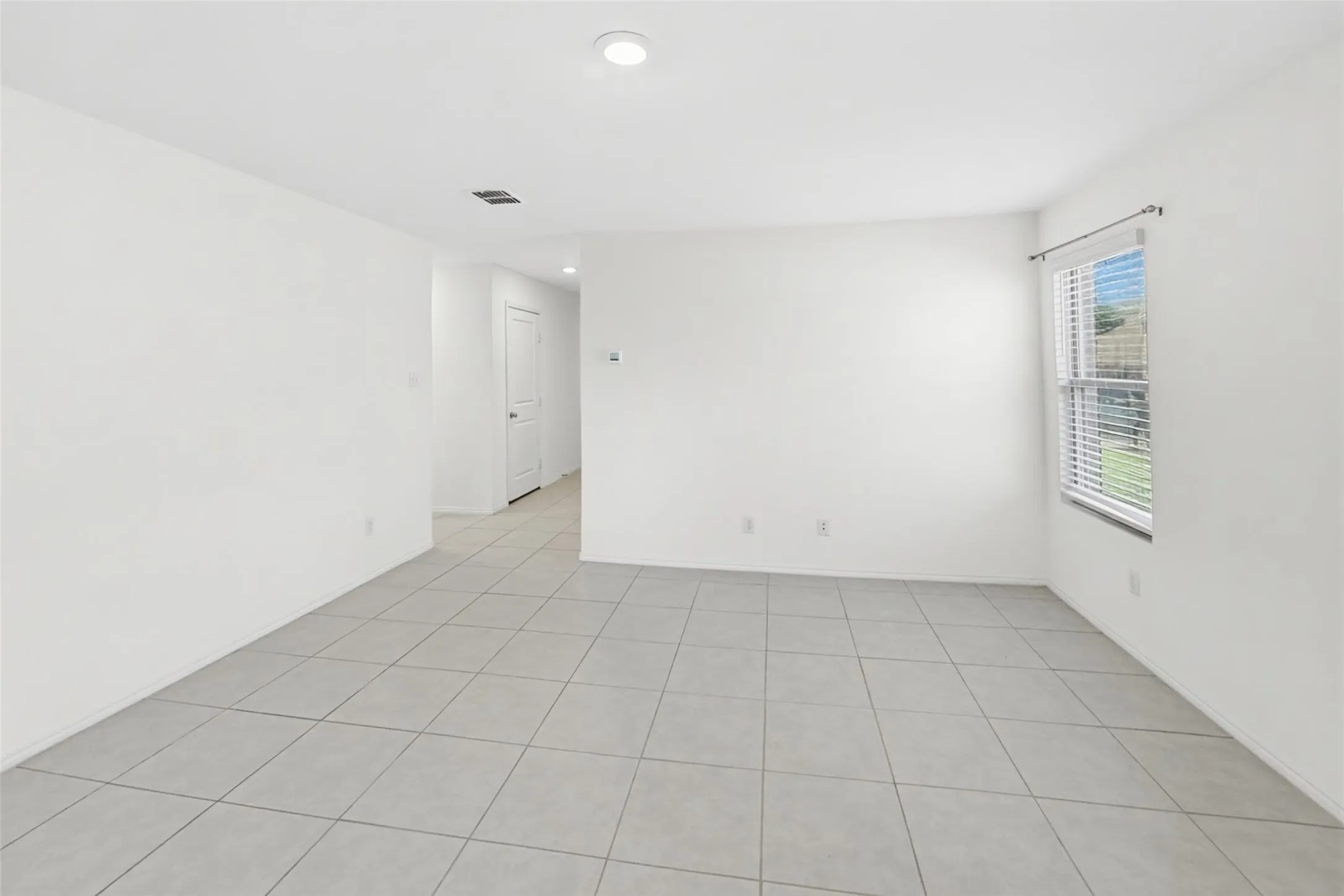 Single Family Residence For Rent in Tarrant County , 1380 Beach Drive, Pelican Bay, Texas 76020, 3 Bedroom, 2 Bathroom, 2 Garage spaces, 1,305 Sqft, built in 2022, mls#21407114, Real Estate Agent in Pelican Bay, Homes For Rent in Tarrant county, Homes For Rent in Pelican Bay, Realtor in Pelican Bay Texas, Real Estate Brokerage Independent Realty Texas, Luminita Cordes Realtor