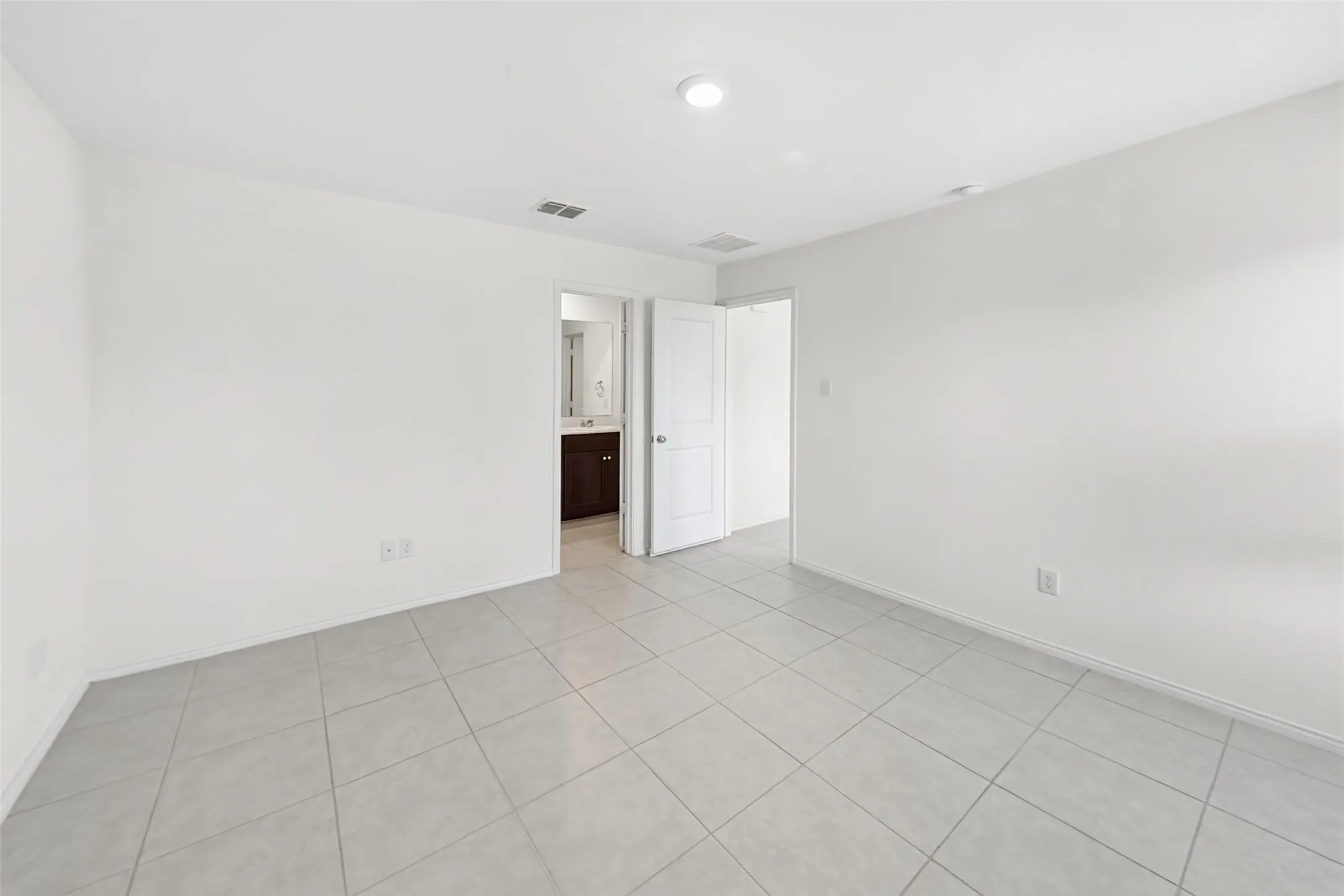 Single Family Residence For Rent in Tarrant County , 1380 Beach Drive, Pelican Bay, Texas 76020, 3 Bedroom, 2 Bathroom, 2 Garage spaces, 1,305 Sqft, built in 2022, mls#21407114, Real Estate Agent in Pelican Bay, Homes For Rent in Tarrant county, Homes For Rent in Pelican Bay, Realtor in Pelican Bay Texas, Real Estate Brokerage Independent Realty Texas, Luminita Cordes Realtor