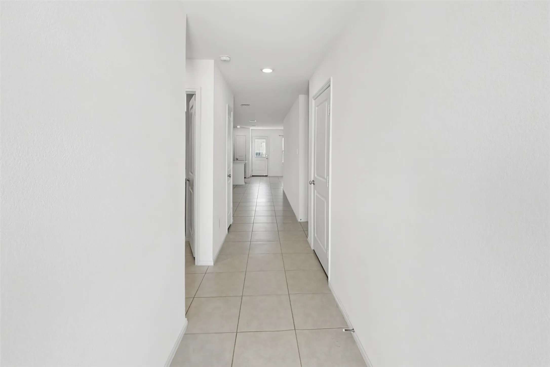 Single Family Residence For Rent in Tarrant County , 1380 Beach Drive, Pelican Bay, Texas 76020, 3 Bedroom, 2 Bathroom, 2 Garage spaces, 1,305 Sqft, built in 2022, mls#21407114, Real Estate Agent in Pelican Bay, Homes For Rent in Tarrant county, Homes For Rent in Pelican Bay, Realtor in Pelican Bay Texas, Real Estate Brokerage Independent Realty Texas, Luminita Cordes Realtor