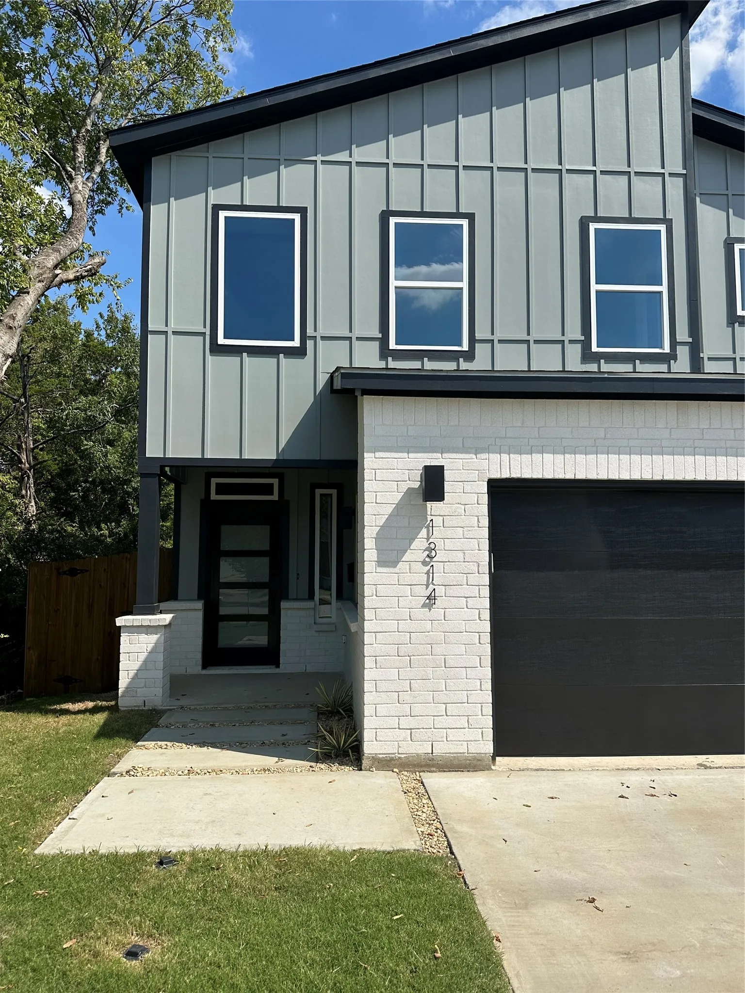 Single Family Residence For Sale in Dallas County , 1314 Diceman Avenue, Dallas, Texas 75203, 4 Bedroom, 4 Bathroom, 2 Garage spaces, 3,167 Sqft, built in 2025, mls#21386313, Real Estate Agent in Dallas, Homes For Sale in Dallas county, Homes For Sale in Dallas, Realtor in Dallas Texas, Real Estate Brokerage Independent Realty Texas, Luminita Cordes Realtor