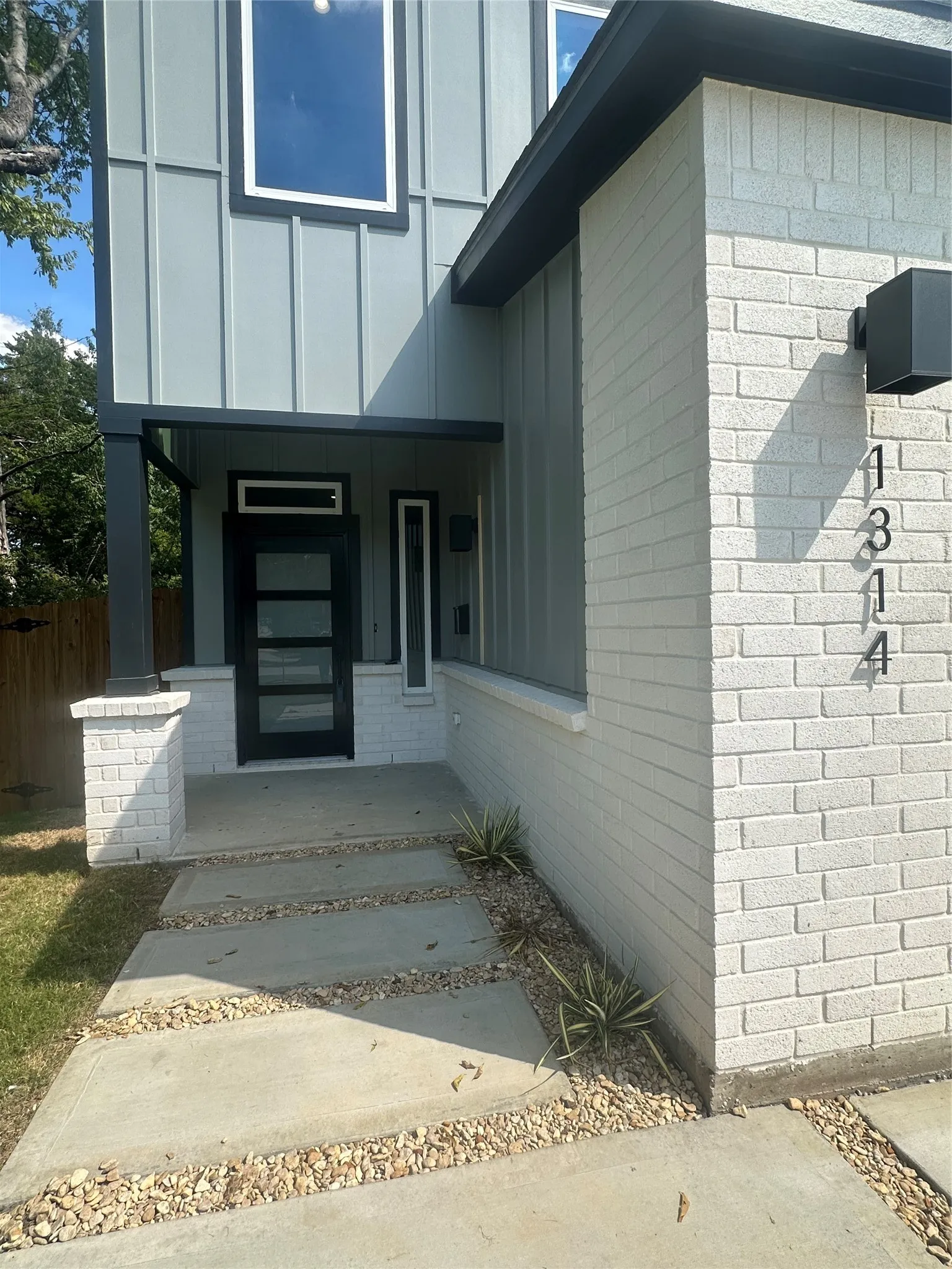 Single Family Residence For Sale in Dallas County , 1314 Diceman Avenue, Dallas, Texas 75203, 4 Bedroom, 4 Bathroom, 2 Garage spaces, 3,167 Sqft, built in 2025, mls#21386313, Real Estate Agent in Dallas, Homes For Sale in Dallas county, Homes For Sale in Dallas, Realtor in Dallas Texas, Real Estate Brokerage Independent Realty Texas, Luminita Cordes Realtor