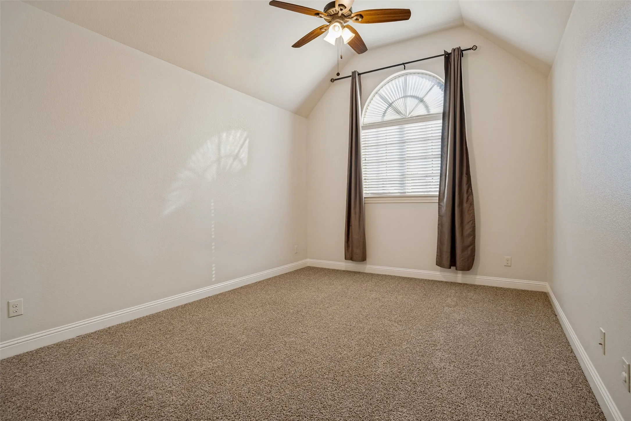 Single Family Residence For Sale in Collin County , 7901 San Jacinto Trail, Mc Kinney, Texas 75071, 4 Bedroom, 3 Bathroom, 3 Garage spaces, 3,657 Sqft, built in 2015, mls#21406770, Real Estate Agent in Mc Kinney, Homes For Sale in Collin county, Homes For Sale in Mc Kinney, Realtor in Mc Kinney Texas, Real Estate Brokerage Independent Realty Texas, Luminita Cordes Realtor