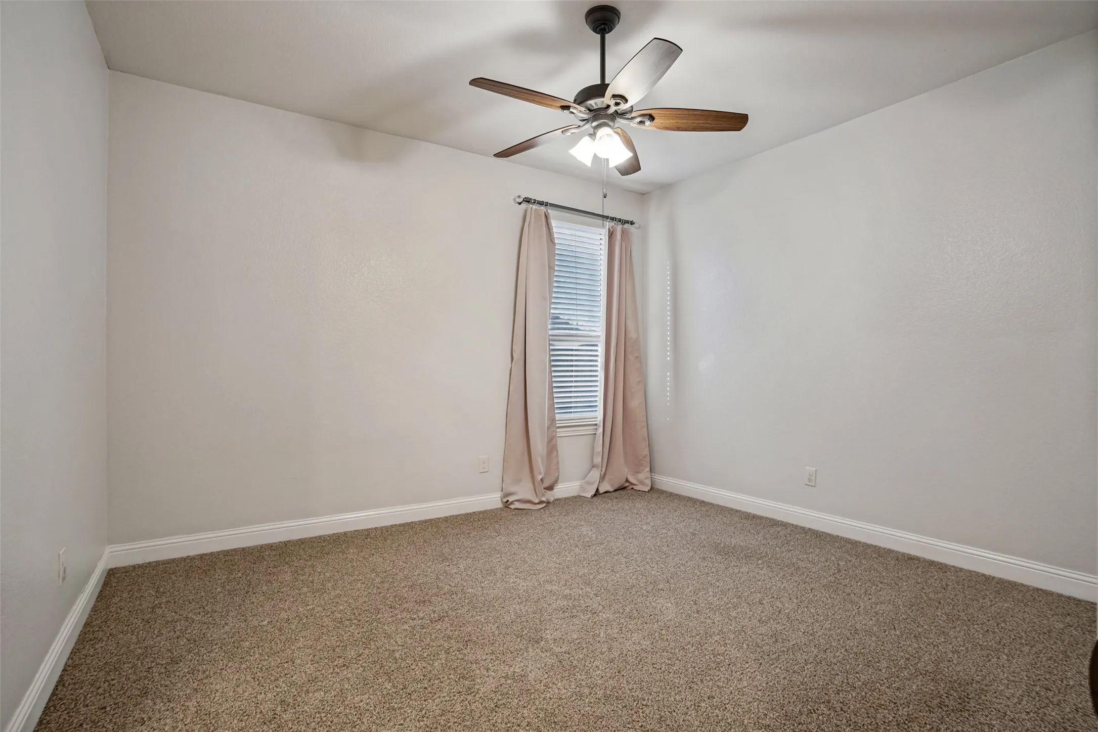 Single Family Residence For Sale in Collin County , 7901 San Jacinto Trail, Mc Kinney, Texas 75071, 4 Bedroom, 3 Bathroom, 3 Garage spaces, 3,657 Sqft, built in 2015, mls#21406770, Real Estate Agent in Mc Kinney, Homes For Sale in Collin county, Homes For Sale in Mc Kinney, Realtor in Mc Kinney Texas, Real Estate Brokerage Independent Realty Texas, Luminita Cordes Realtor