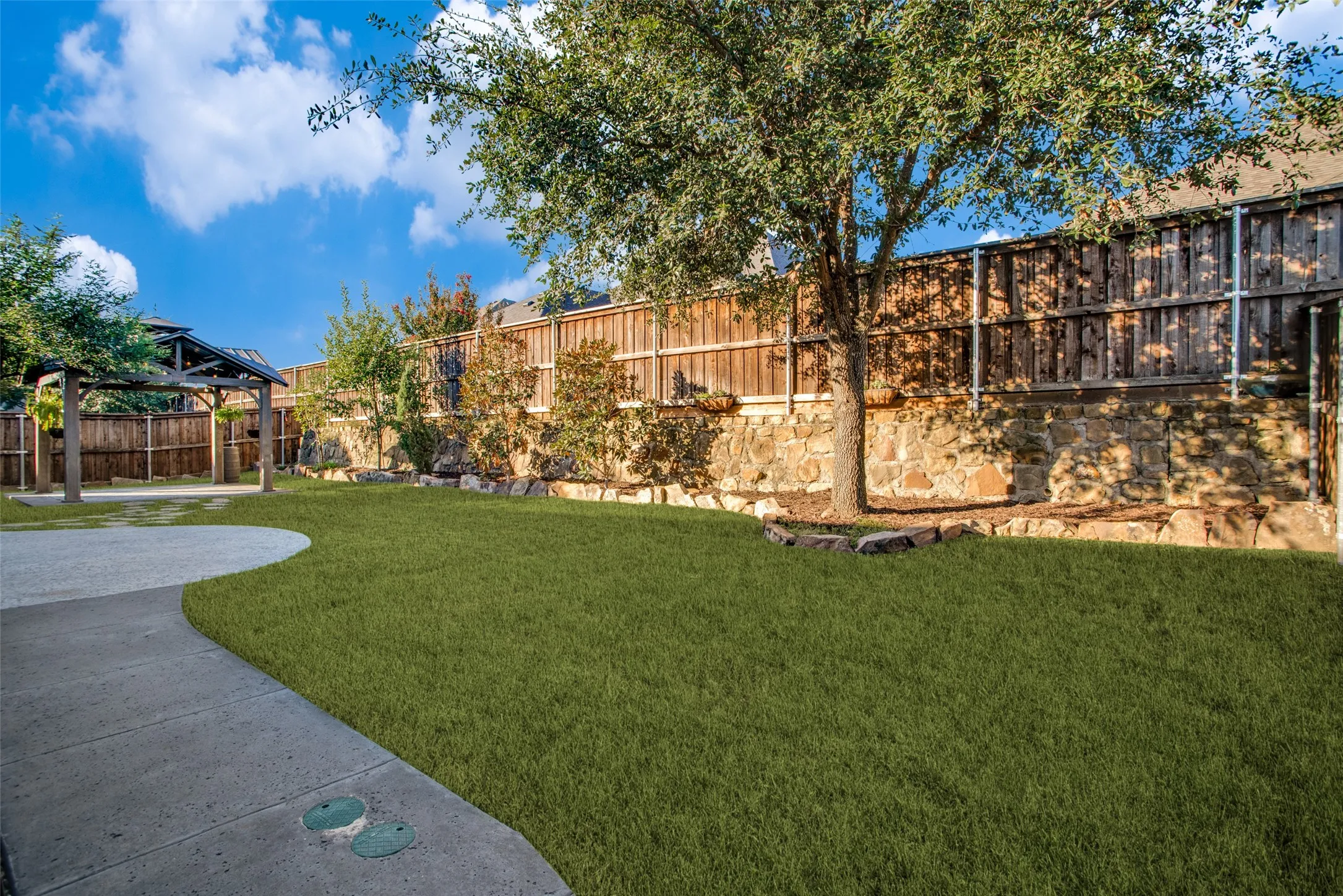 Single Family Residence For Sale in Collin County , 7901 San Jacinto Trail, Mc Kinney, Texas 75071, 4 Bedroom, 3 Bathroom, 3 Garage spaces, 3,657 Sqft, built in 2015, mls#21406770, Real Estate Agent in Mc Kinney, Homes For Sale in Collin county, Homes For Sale in Mc Kinney, Realtor in Mc Kinney Texas, Real Estate Brokerage Independent Realty Texas, Luminita Cordes Realtor