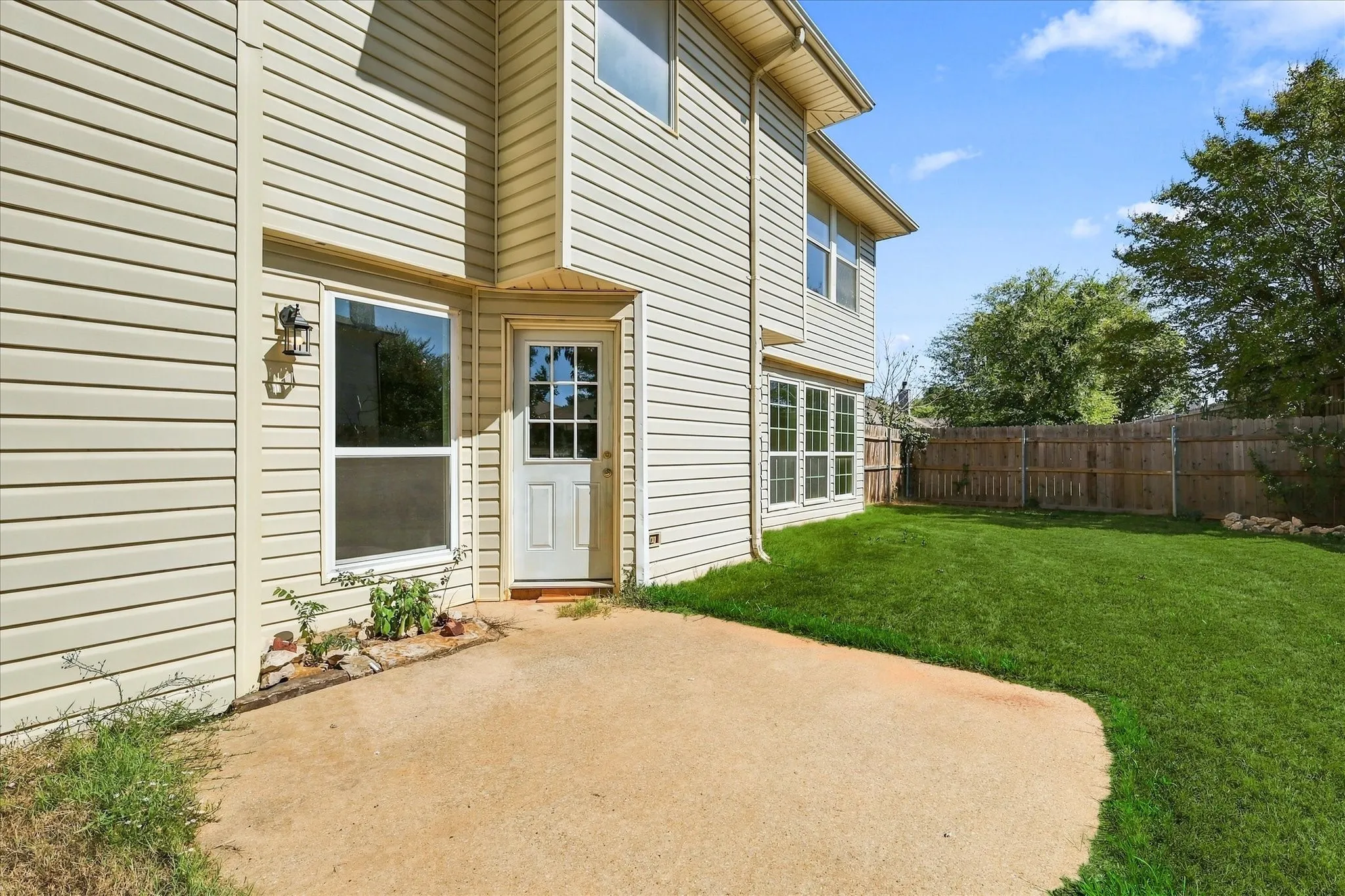 Single Family Residence For Sale in Denton County , 322 Ashley Oak Lane, Lake Dallas, Texas 75065, 4 Bedroom, 3 Bathroom, 2 Garage spaces, 2,214 Sqft, built in 1995, mls#21404610, Real Estate Agent in Lake Dallas, Homes For Sale in Denton county, Homes For Sale in Lake Dallas, Realtor in Lake Dallas Texas, Real Estate Brokerage Independent Realty Texas, Luminita Cordes Realtor