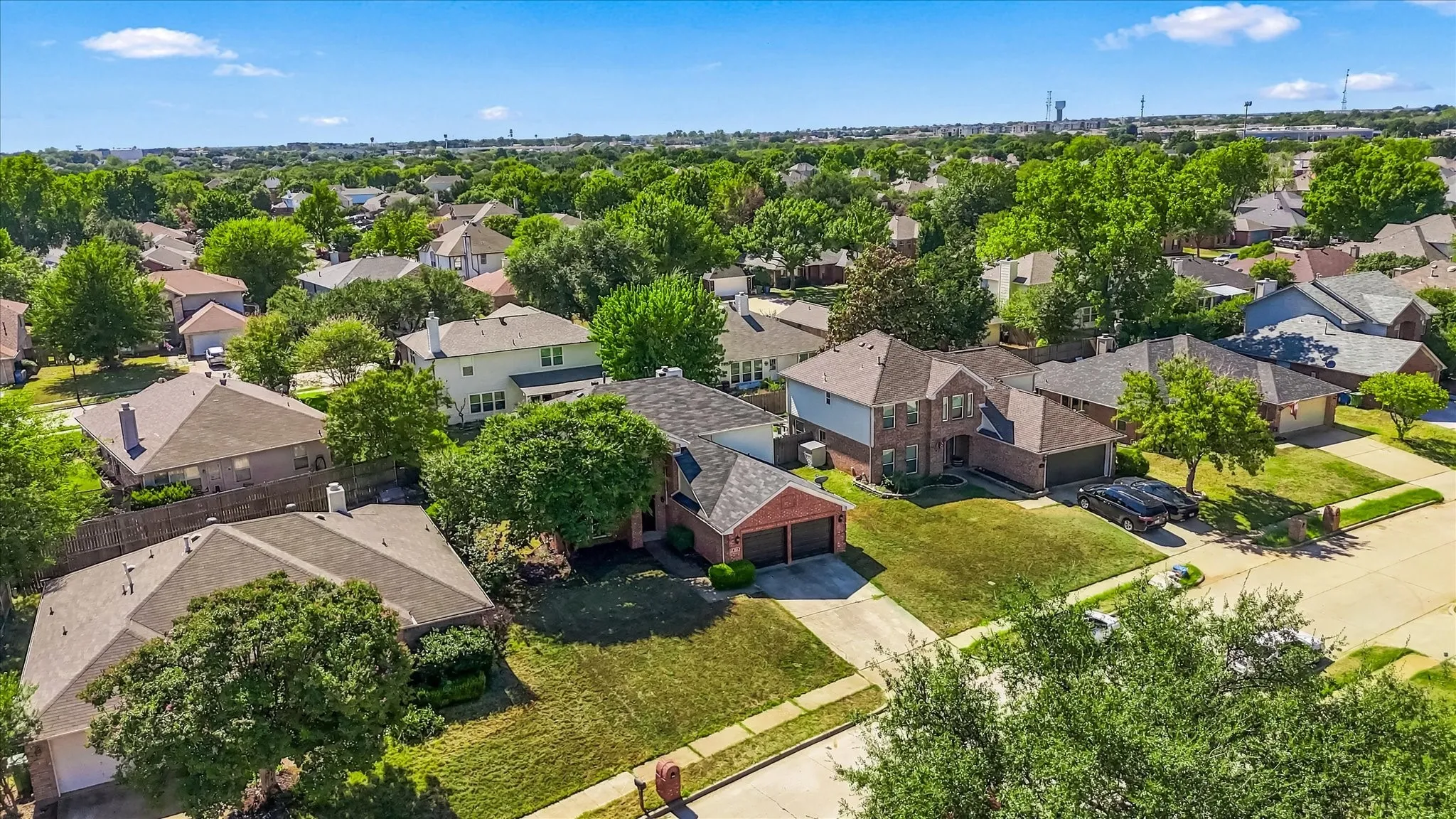 Single Family Residence For Sale in Denton County , 322 Ashley Oak Lane, Lake Dallas, Texas 75065, 4 Bedroom, 3 Bathroom, 2 Garage spaces, 2,214 Sqft, built in 1995, mls#21404610, Real Estate Agent in Lake Dallas, Homes For Sale in Denton county, Homes For Sale in Lake Dallas, Realtor in Lake Dallas Texas, Real Estate Brokerage Independent Realty Texas, Luminita Cordes Realtor