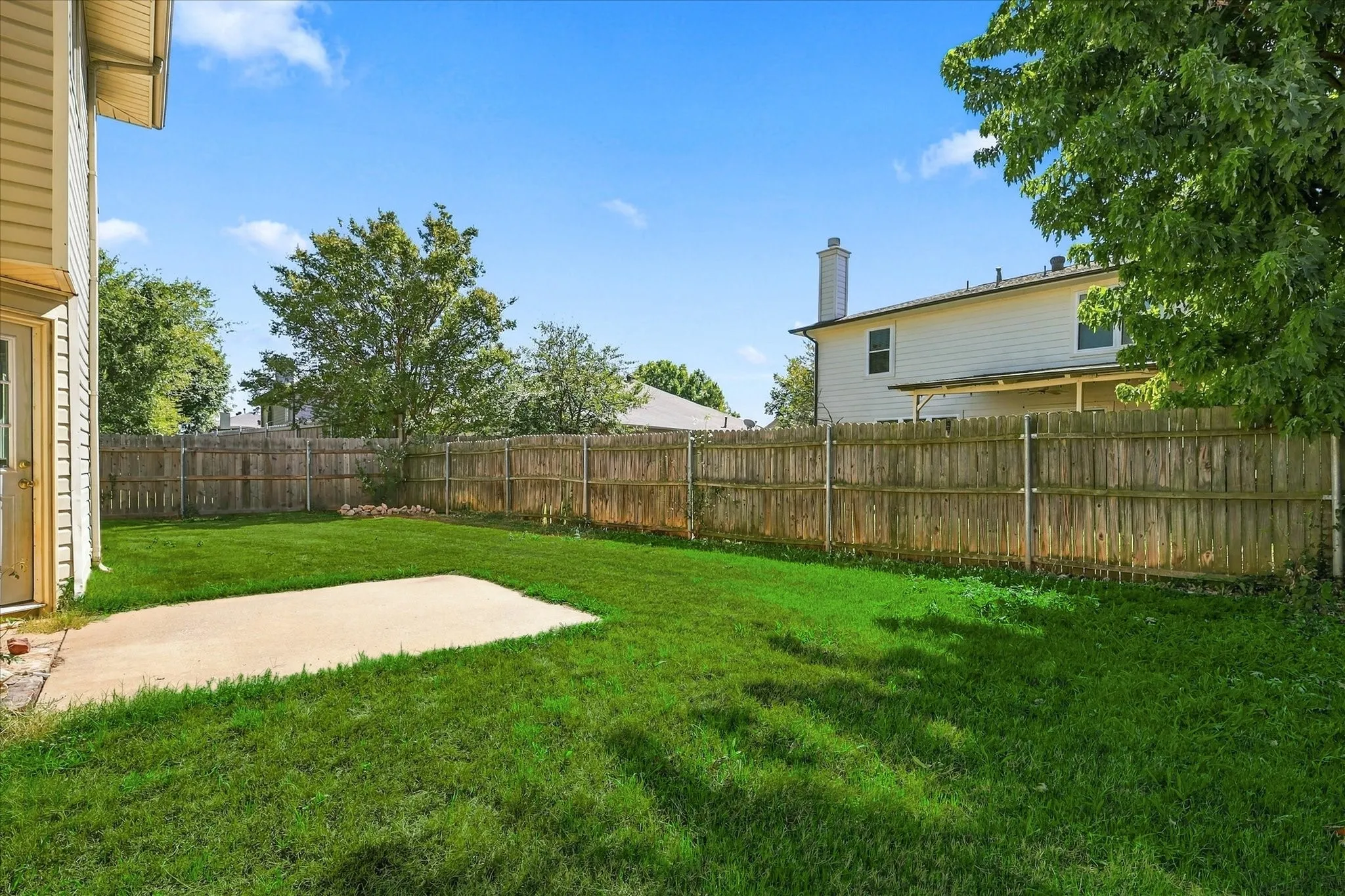 Single Family Residence For Sale in Denton County , 322 Ashley Oak Lane, Lake Dallas, Texas 75065, 4 Bedroom, 3 Bathroom, 2 Garage spaces, 2,214 Sqft, built in 1995, mls#21404610, Real Estate Agent in Lake Dallas, Homes For Sale in Denton county, Homes For Sale in Lake Dallas, Realtor in Lake Dallas Texas, Real Estate Brokerage Independent Realty Texas, Luminita Cordes Realtor