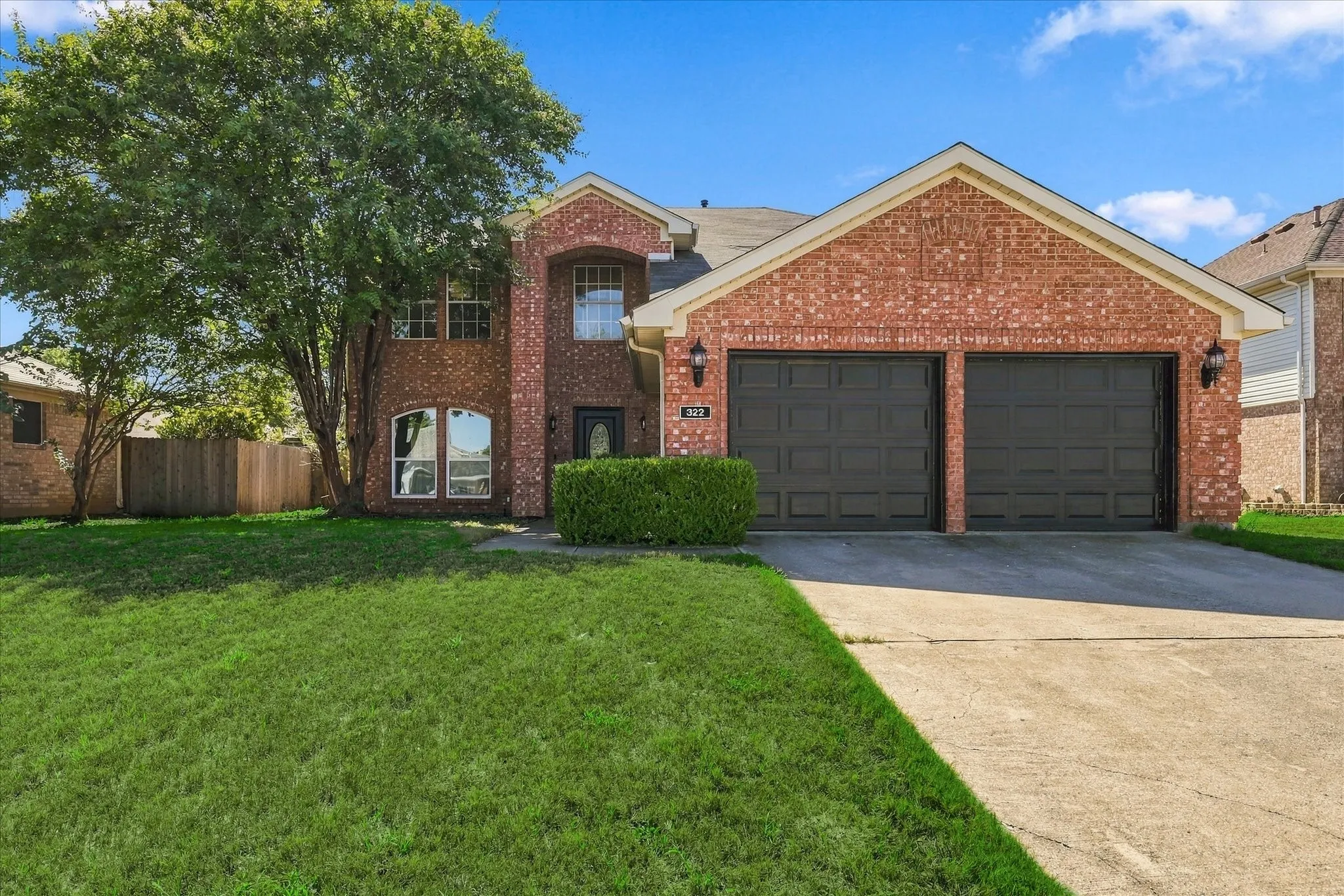 Single Family Residence For Sale in Denton County , 322 Ashley Oak Lane, Lake Dallas, Texas 75065, 4 Bedroom, 3 Bathroom, 2 Garage spaces, 2,214 Sqft, built in 1995, mls#21404610, Real Estate Agent in Lake Dallas, Homes For Sale in Denton county, Homes For Sale in Lake Dallas, Realtor in Lake Dallas Texas, Real Estate Brokerage Independent Realty Texas, Luminita Cordes Realtor