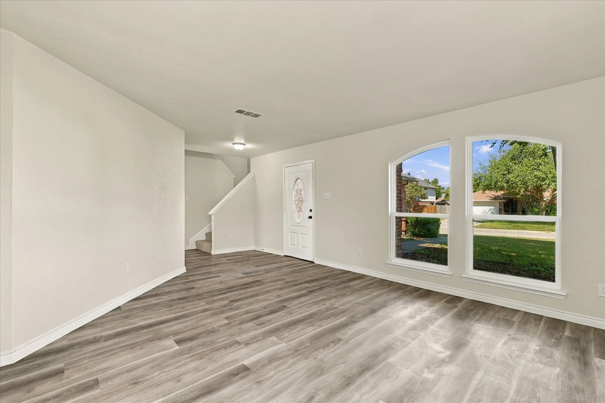 Single Family Residence For Sale in Denton County , 322 Ashley Oak Lane, Lake Dallas, Texas 75065, 4 Bedroom, 3 Bathroom, 2 Garage spaces, 2,214 Sqft, built in 1995, mls#21404610, Real Estate Agent in Lake Dallas, Homes For Sale in Denton county, Homes For Sale in Lake Dallas, Realtor in Lake Dallas Texas, Real Estate Brokerage Independent Realty Texas, Luminita Cordes Realtor