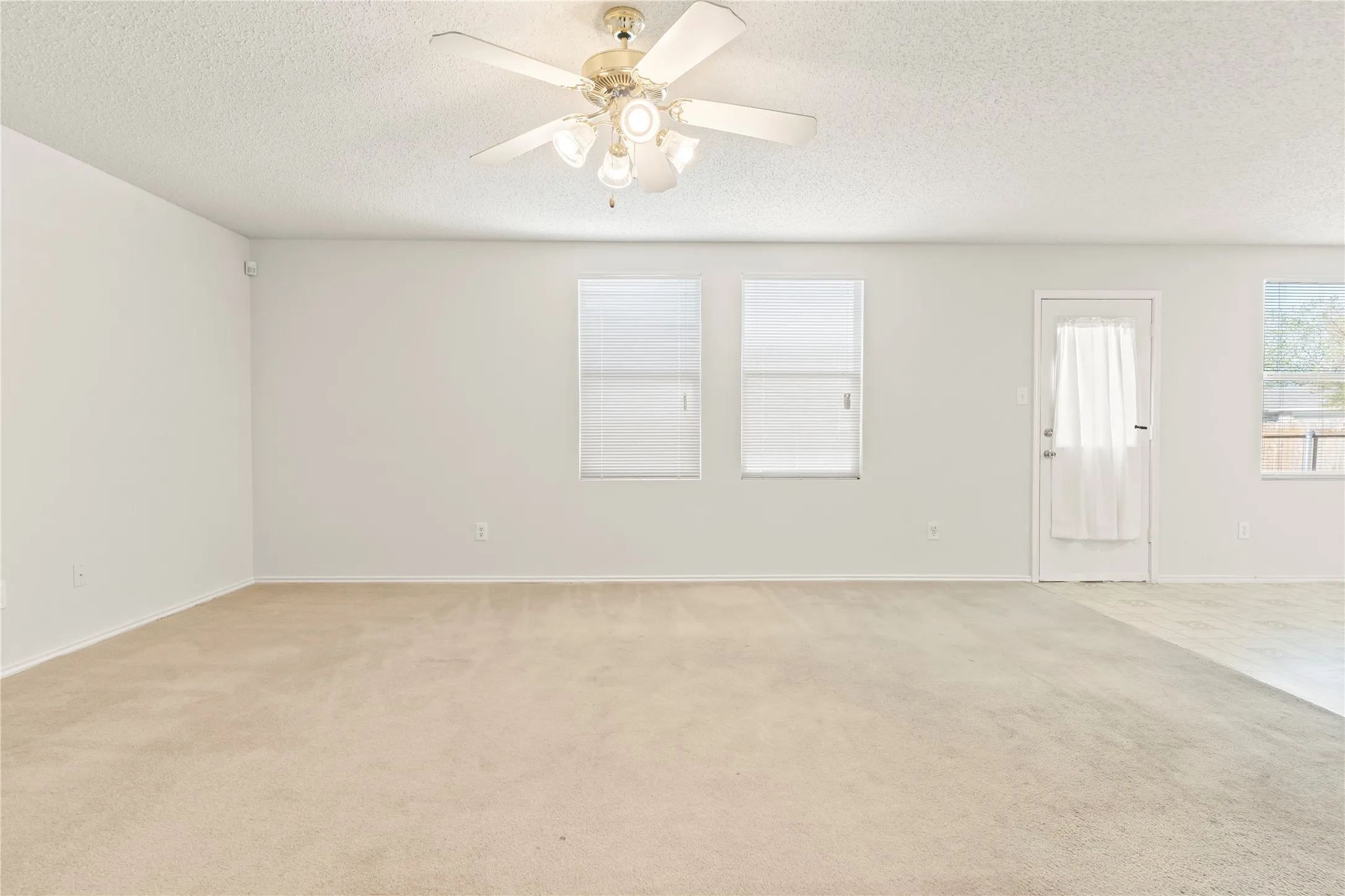 Single Family Residence For Sale in Tarrant County , 1429 Cherokee Rose Lane, Burleson, Texas 76028, 4 Bedroom, 3 Bathroom, 2 Garage spaces, 2,447 Sqft, built in 2003, mls#21407123, Real Estate Agent in Burleson, Homes For Sale in Tarrant county, Homes For Sale in Burleson, Realtor in Burleson Texas, Real Estate Brokerage Independent Realty Texas, Luminita Cordes Realtor
