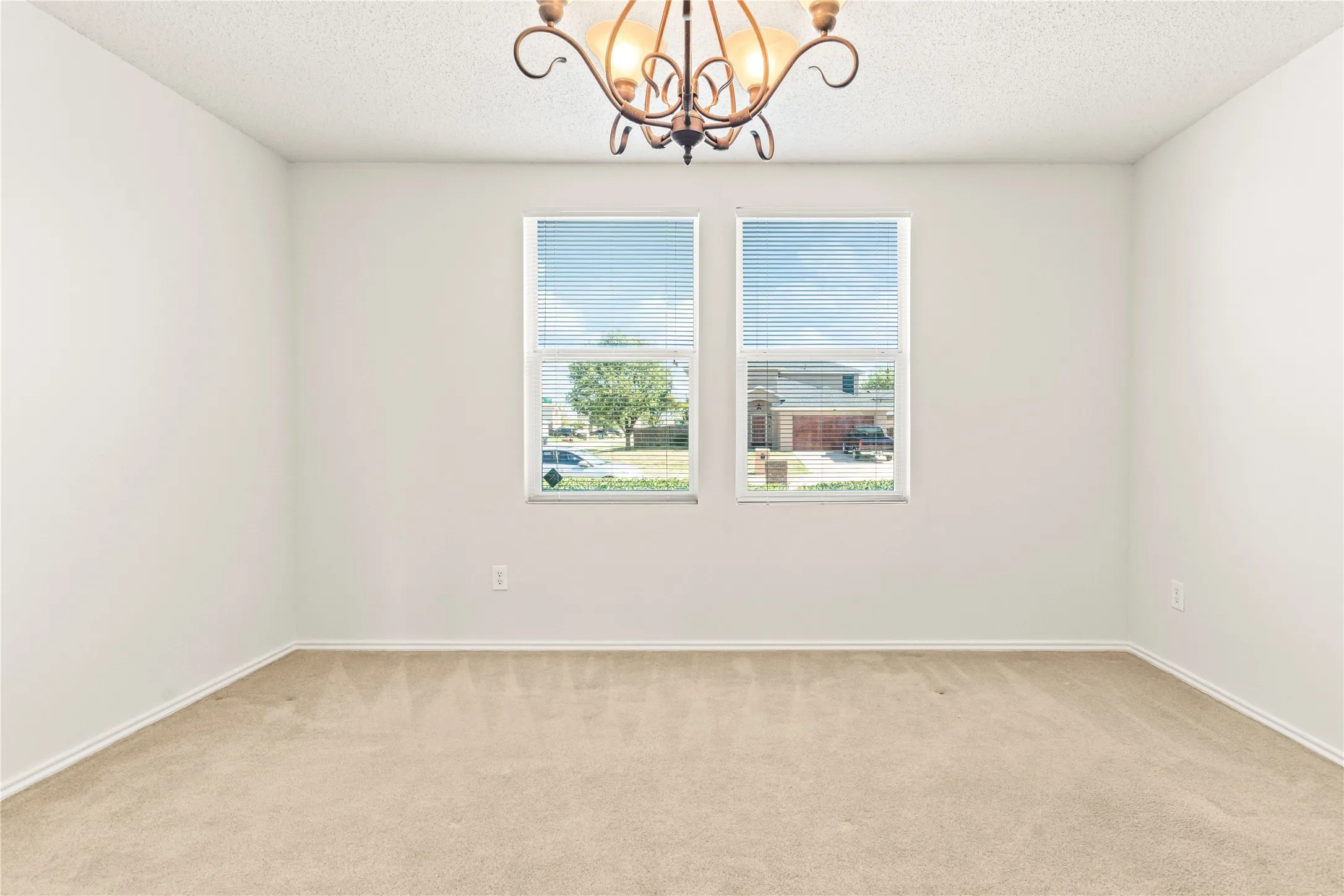 Single Family Residence For Sale in Tarrant County , 1429 Cherokee Rose Lane, Burleson, Texas 76028, 4 Bedroom, 3 Bathroom, 2 Garage spaces, 2,447 Sqft, built in 2003, mls#21407123, Real Estate Agent in Burleson, Homes For Sale in Tarrant county, Homes For Sale in Burleson, Realtor in Burleson Texas, Real Estate Brokerage Independent Realty Texas, Luminita Cordes Realtor