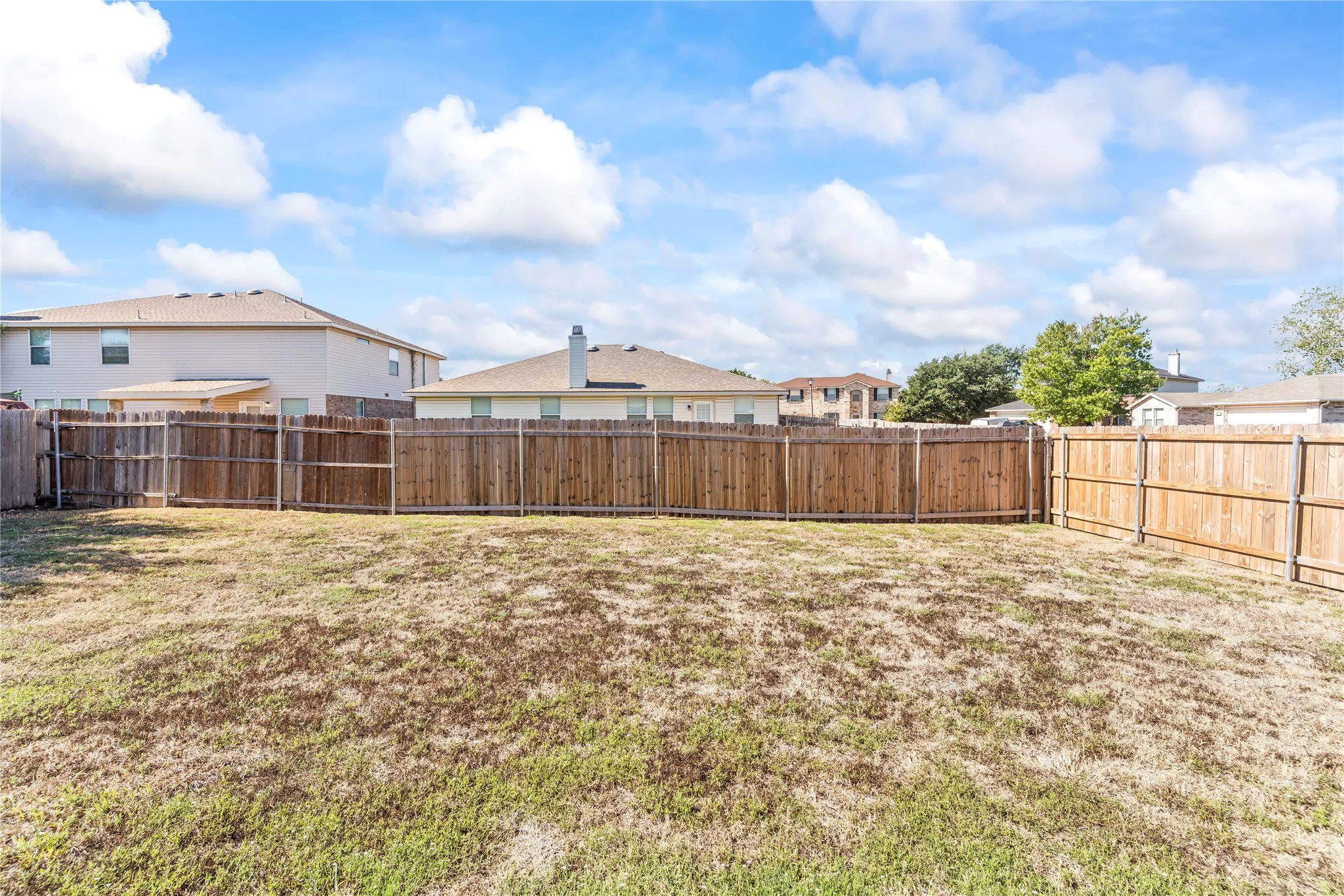 Single Family Residence For Sale in Tarrant County , 1429 Cherokee Rose Lane, Burleson, Texas 76028, 4 Bedroom, 3 Bathroom, 2 Garage spaces, 2,447 Sqft, built in 2003, mls#21407123, Real Estate Agent in Burleson, Homes For Sale in Tarrant county, Homes For Sale in Burleson, Realtor in Burleson Texas, Real Estate Brokerage Independent Realty Texas, Luminita Cordes Realtor
