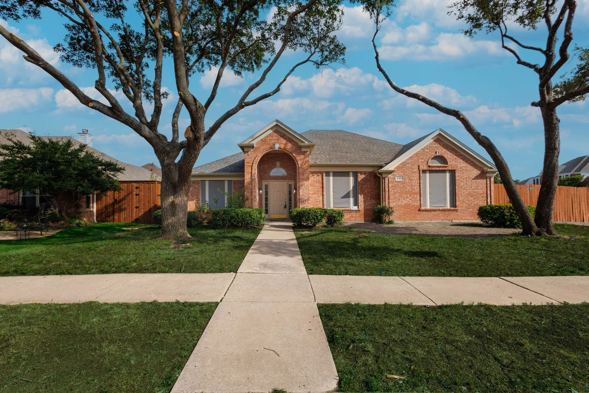 Single Family Residence For Rent in Dallas County , 1306 Bentley Drive, Carrollton, Texas 75006, 3 Bedroom, 2 Bathroom, 2 Garage spaces, 2,282 Sqft, built in 1992, mls#21404188, Real Estate Agent in Carrollton, Homes For Rent in Dallas county, Homes For Rent in Carrollton, Realtor in Carrollton Texas, Real Estate Brokerage Independent Realty Texas, Luminita Cordes Realtor