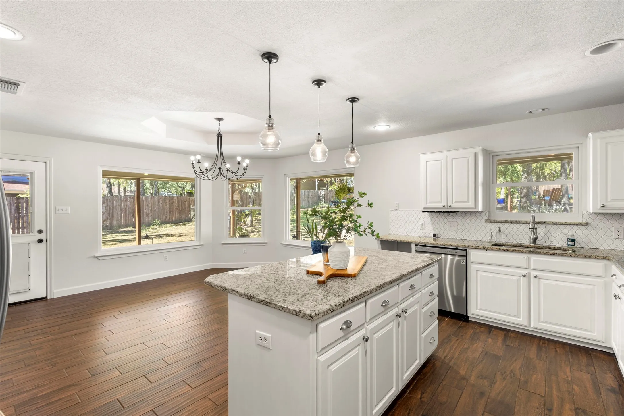 Single Family Residence For Sale in Wise County , 512 Post Oak Drive, Newark, Texas 76071, 3 Bedroom, 2 Bathroom, 3 Garage spaces, 1,995 Sqft, built in 1998, mls#21405292, Real Estate Agent in Newark, Homes For Sale in Wise county, Homes For Sale in Newark, Realtor in Newark Texas, Real Estate Brokerage Independent Realty Texas, Luminita Cordes Realtor