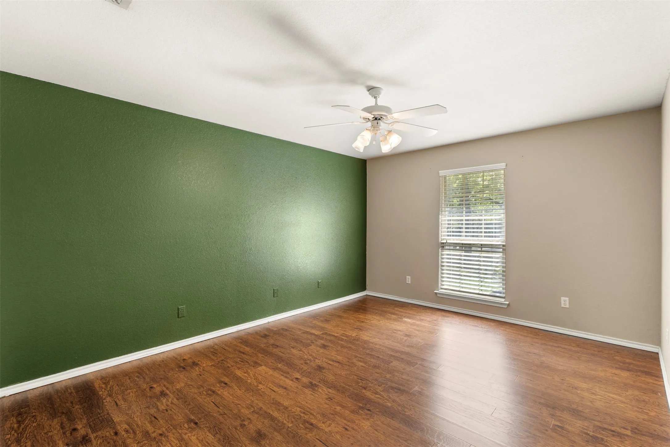 Single Family Residence For Sale in Wise County , 512 Post Oak Drive, Newark, Texas 76071, 3 Bedroom, 2 Bathroom, 3 Garage spaces, 1,995 Sqft, built in 1998, mls#21405292, Real Estate Agent in Newark, Homes For Sale in Wise county, Homes For Sale in Newark, Realtor in Newark Texas, Real Estate Brokerage Independent Realty Texas, Luminita Cordes Realtor