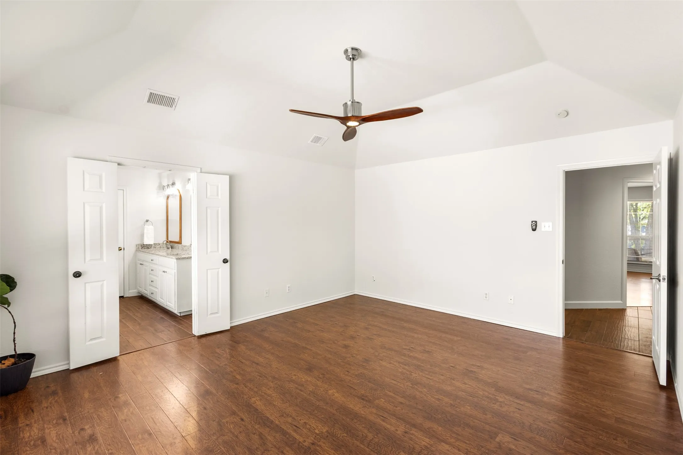 Single Family Residence For Sale in Wise County , 512 Post Oak Drive, Newark, Texas 76071, 3 Bedroom, 2 Bathroom, 3 Garage spaces, 1,995 Sqft, built in 1998, mls#21405292, Real Estate Agent in Newark, Homes For Sale in Wise county, Homes For Sale in Newark, Realtor in Newark Texas, Real Estate Brokerage Independent Realty Texas, Luminita Cordes Realtor