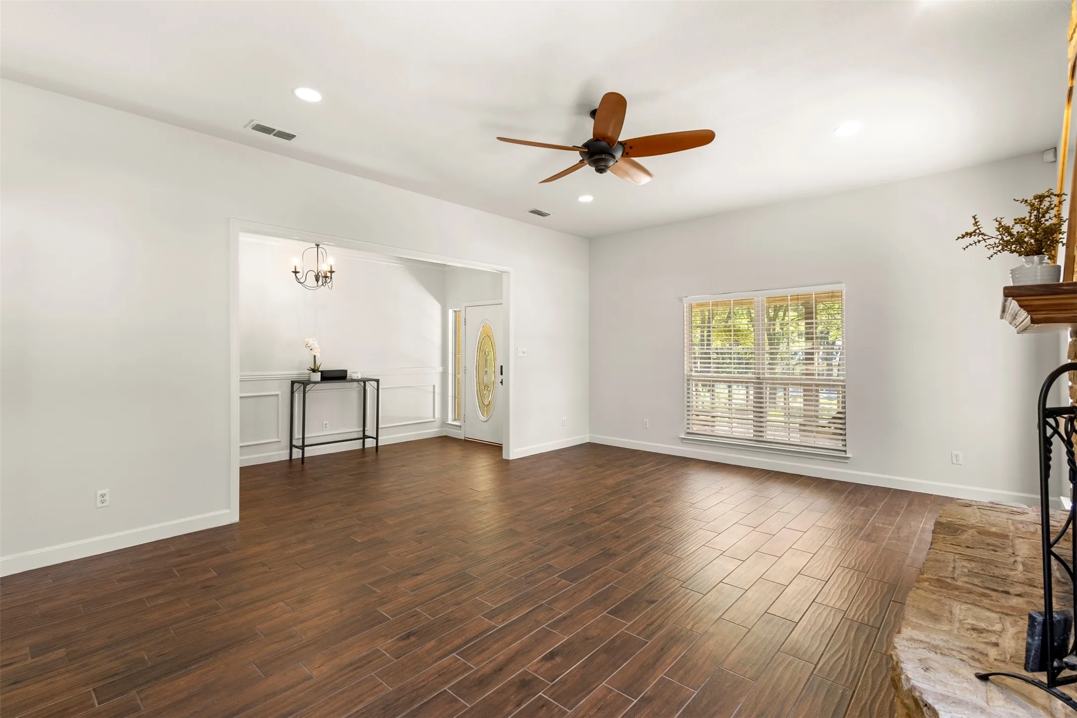 Single Family Residence For Sale in Wise County , 512 Post Oak Drive, Newark, Texas 76071, 3 Bedroom, 2 Bathroom, 3 Garage spaces, 1,995 Sqft, built in 1998, mls#21405292, Real Estate Agent in Newark, Homes For Sale in Wise county, Homes For Sale in Newark, Realtor in Newark Texas, Real Estate Brokerage Independent Realty Texas, Luminita Cordes Realtor