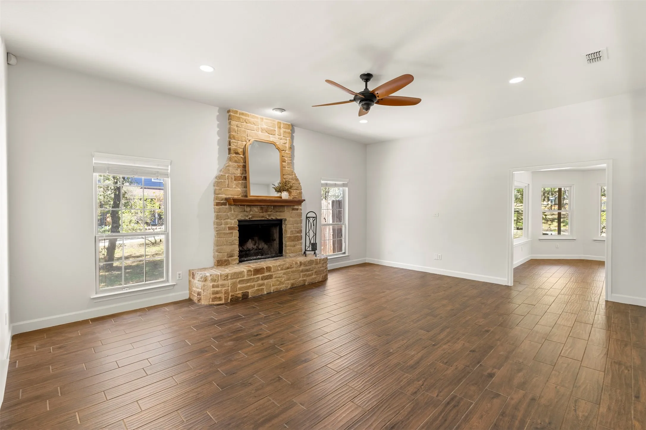 Single Family Residence For Sale in Wise County , 512 Post Oak Drive, Newark, Texas 76071, 3 Bedroom, 2 Bathroom, 3 Garage spaces, 1,995 Sqft, built in 1998, mls#21405292, Real Estate Agent in Newark, Homes For Sale in Wise county, Homes For Sale in Newark, Realtor in Newark Texas, Real Estate Brokerage Independent Realty Texas, Luminita Cordes Realtor