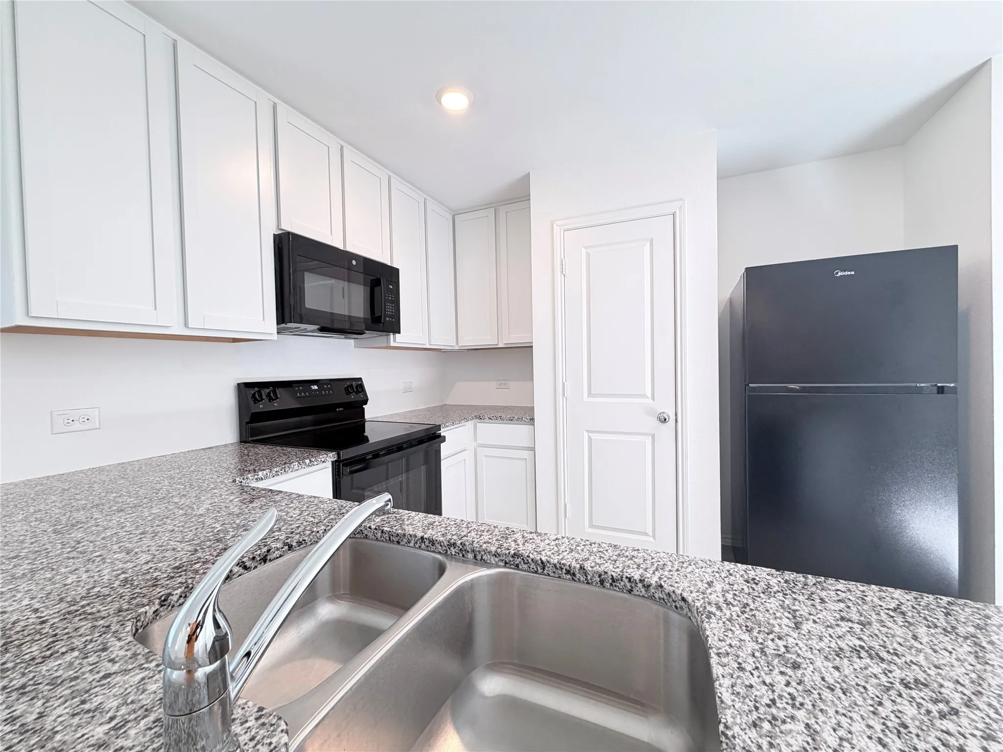 Single Family Residence For Rent in Dallas County , 1717 Round House Lane, Dallas, Texas 75253, 3 Bedroom, 2 Bathroom, 2 Garage spaces, 1,260 Sqft, built in 2024, mls#21407136, Real Estate Agent in Dallas, Homes For Rent in Dallas county, Homes For Rent in Dallas, Realtor in Dallas Texas, Real Estate Brokerage Independent Realty Texas, Luminita Cordes Realtor