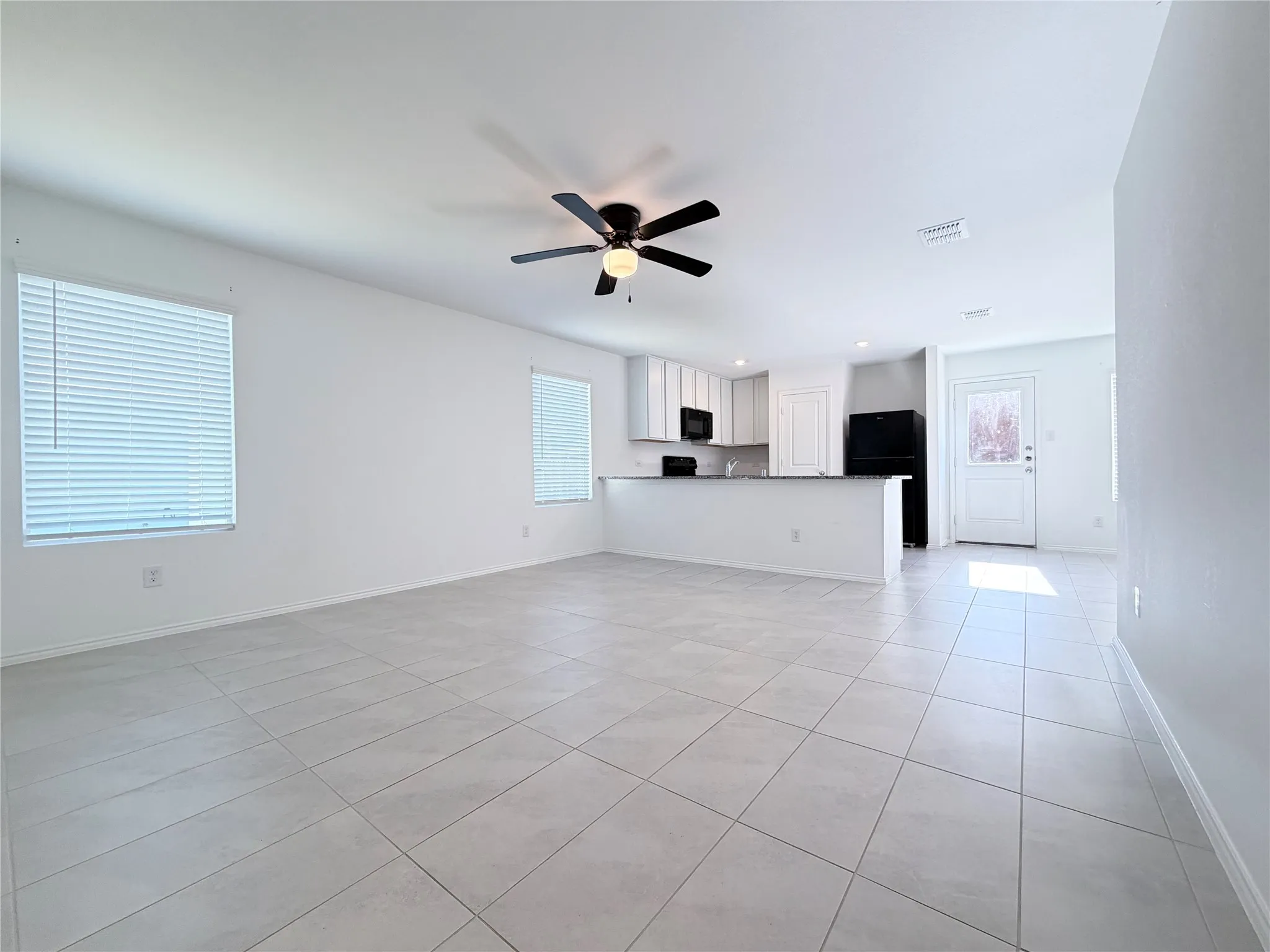 Single Family Residence For Rent in Dallas County , 1717 Round House Lane, Dallas, Texas 75253, 3 Bedroom, 2 Bathroom, 2 Garage spaces, 1,260 Sqft, built in 2024, mls#21407136, Real Estate Agent in Dallas, Homes For Rent in Dallas county, Homes For Rent in Dallas, Realtor in Dallas Texas, Real Estate Brokerage Independent Realty Texas, Luminita Cordes Realtor
