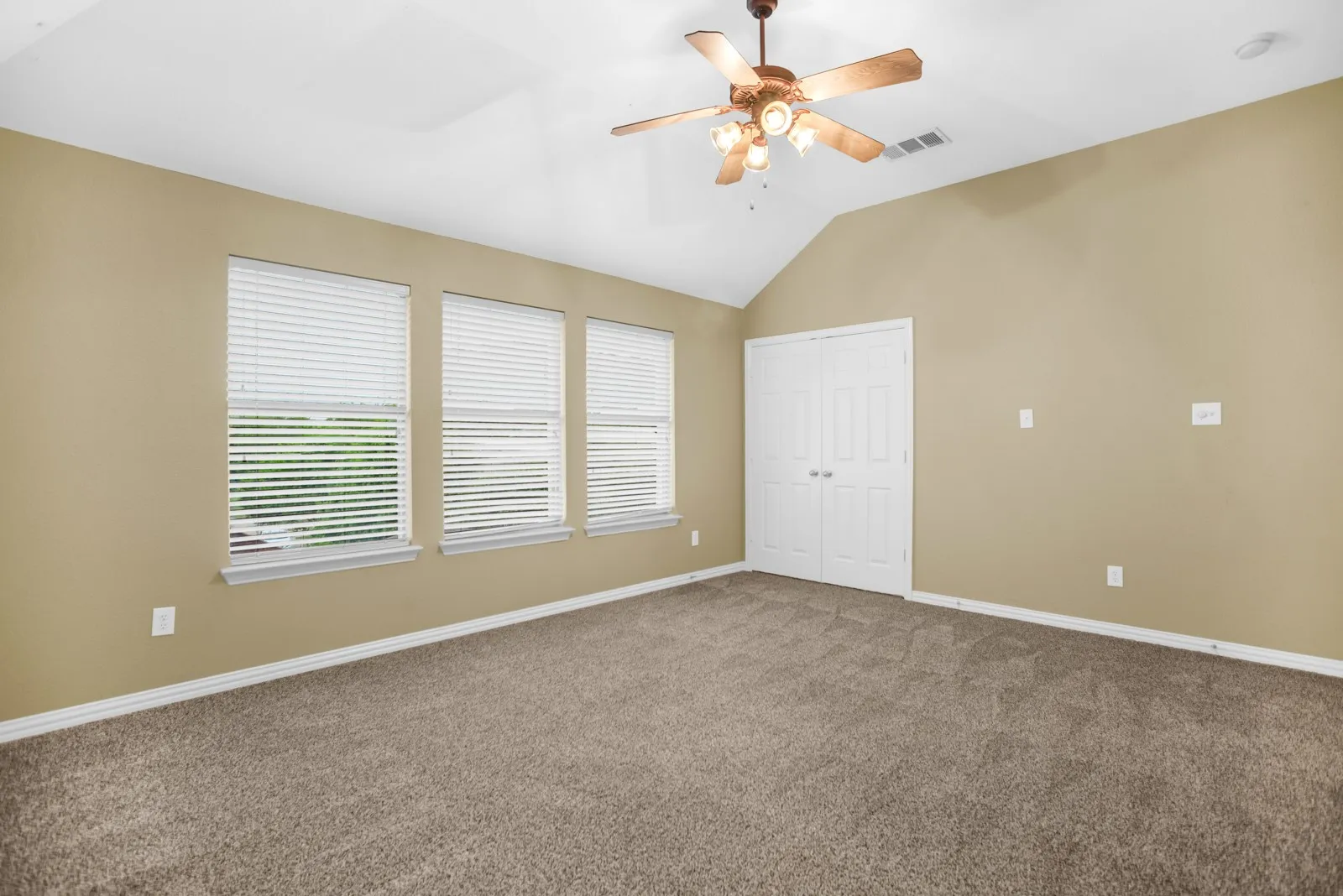 Single Family Residence For Sale in Rockwall County , 513 Mckinney Trail, Fate, Texas 75087, 4 Bedroom, 3 Bathroom, 3 Garage spaces, 3,226 Sqft, built in 2007, mls#21407139, Real Estate Agent in Fate, Homes For Sale in Rockwall county, Homes For Sale in Fate, Realtor in Fate Texas, Real Estate Brokerage Independent Realty Texas, Luminita Cordes Realtor
