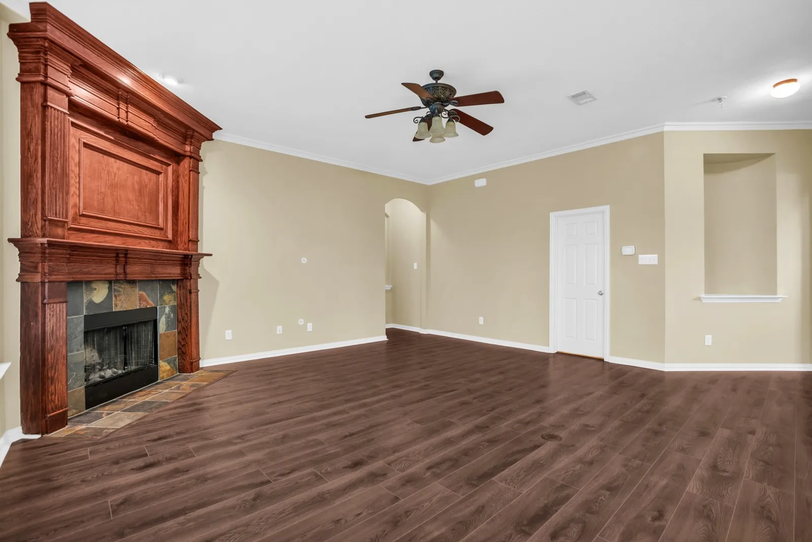Single Family Residence For Sale in Rockwall County , 513 Mckinney Trail, Fate, Texas 75087, 4 Bedroom, 3 Bathroom, 3 Garage spaces, 3,226 Sqft, built in 2007, mls#21407139, Real Estate Agent in Fate, Homes For Sale in Rockwall county, Homes For Sale in Fate, Realtor in Fate Texas, Real Estate Brokerage Independent Realty Texas, Luminita Cordes Realtor