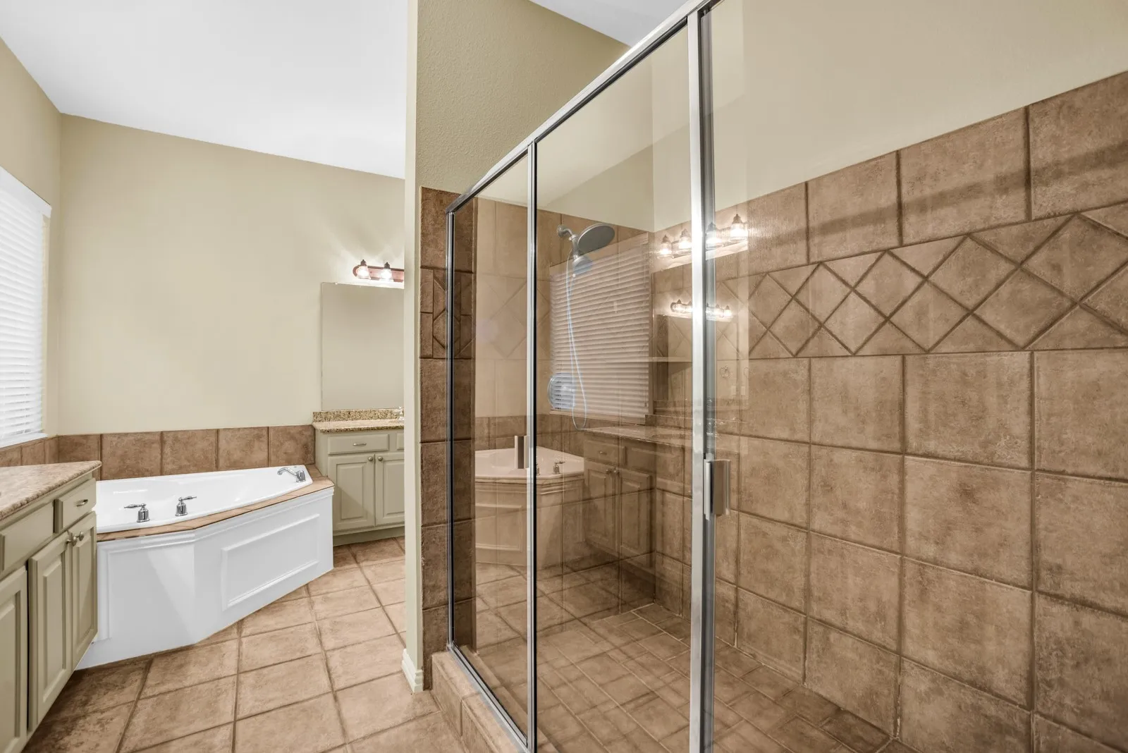 Single Family Residence For Sale in Rockwall County , 513 Mckinney Trail, Fate, Texas 75087, 4 Bedroom, 3 Bathroom, 3 Garage spaces, 3,226 Sqft, built in 2007, mls#21407139, Real Estate Agent in Fate, Homes For Sale in Rockwall county, Homes For Sale in Fate, Realtor in Fate Texas, Real Estate Brokerage Independent Realty Texas, Luminita Cordes Realtor
