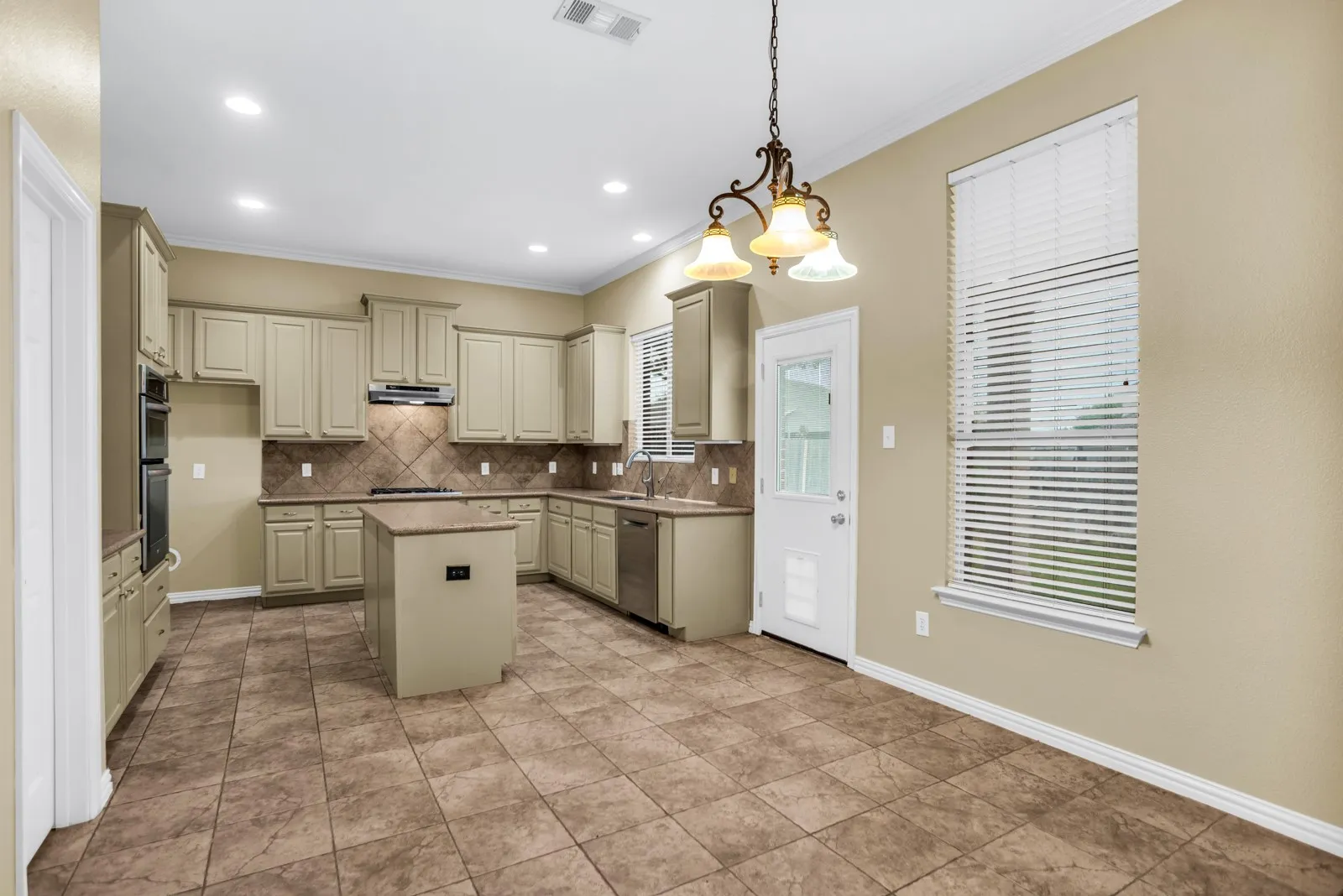 Single Family Residence For Sale in Rockwall County , 513 Mckinney Trail, Fate, Texas 75087, 4 Bedroom, 3 Bathroom, 3 Garage spaces, 3,226 Sqft, built in 2007, mls#21407139, Real Estate Agent in Fate, Homes For Sale in Rockwall county, Homes For Sale in Fate, Realtor in Fate Texas, Real Estate Brokerage Independent Realty Texas, Luminita Cordes Realtor