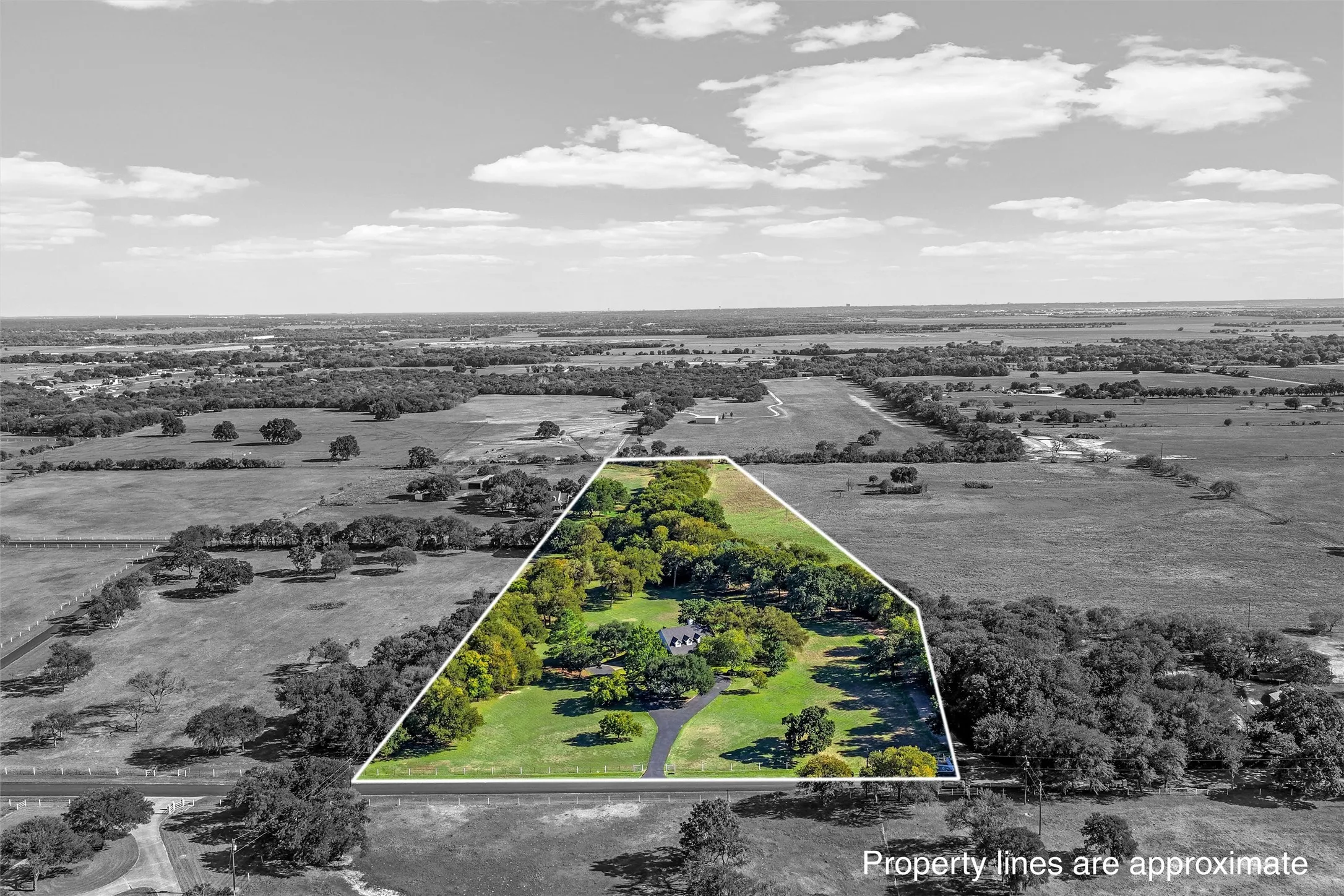 Single Family Residence For Sale in Mc Lennan County , 142 Stillwater Road, Waco, Texas 76708, 5 Bedroom, 3 Bathroom, 2 Garage spaces, 3,365 Sqft, built in 1993, mls#21406930, Real Estate Agent in Waco, Homes For Sale in Mc Lennan county, Homes For Sale in Waco, Realtor in Waco Texas, Real Estate Brokerage Independent Realty Texas, Luminita Cordes Realtor