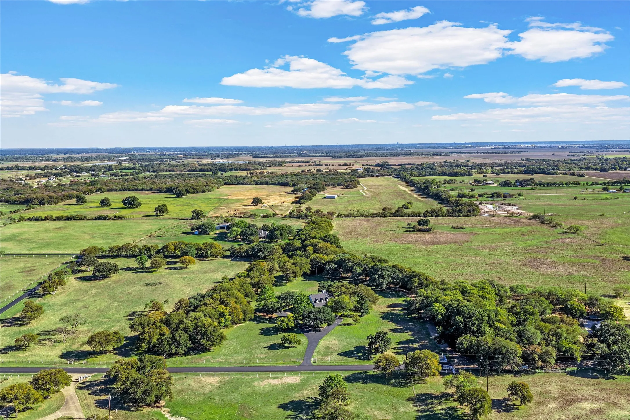 Single Family Residence For Sale in Mc Lennan County , 142 Stillwater Road, Waco, Texas 76708, 5 Bedroom, 3 Bathroom, 2 Garage spaces, 3,365 Sqft, built in 1993, mls#21406930, Real Estate Agent in Waco, Homes For Sale in Mc Lennan county, Homes For Sale in Waco, Realtor in Waco Texas, Real Estate Brokerage Independent Realty Texas, Luminita Cordes Realtor