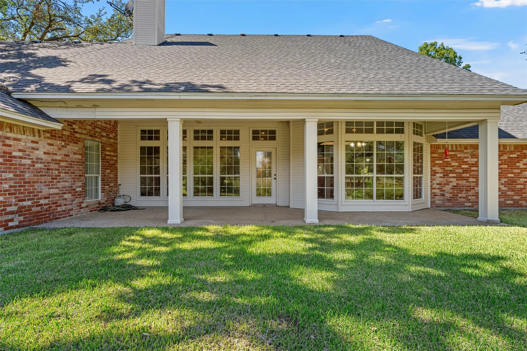 Single Family Residence For Sale in Mc Lennan County , 142 Stillwater Road, Waco, Texas 76708, 5 Bedroom, 3 Bathroom, 2 Garage spaces, 3,365 Sqft, built in 1993, mls#21406930, Real Estate Agent in Waco, Homes For Sale in Mc Lennan county, Homes For Sale in Waco, Realtor in Waco Texas, Real Estate Brokerage Independent Realty Texas, Luminita Cordes Realtor