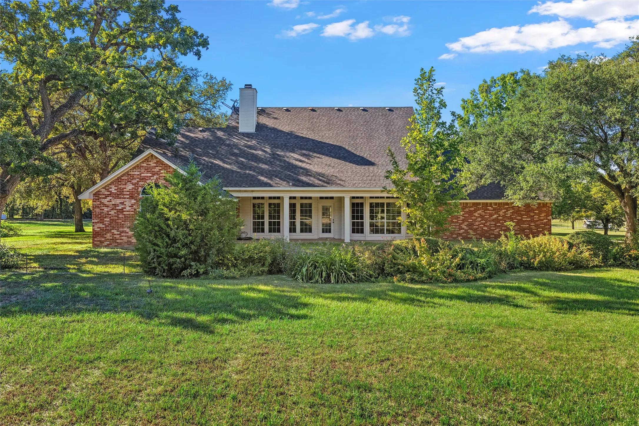 Single Family Residence For Sale in Mc Lennan County , 142 Stillwater Road, Waco, Texas 76708, 5 Bedroom, 3 Bathroom, 2 Garage spaces, 3,365 Sqft, built in 1993, mls#21406930, Real Estate Agent in Waco, Homes For Sale in Mc Lennan county, Homes For Sale in Waco, Realtor in Waco Texas, Real Estate Brokerage Independent Realty Texas, Luminita Cordes Realtor